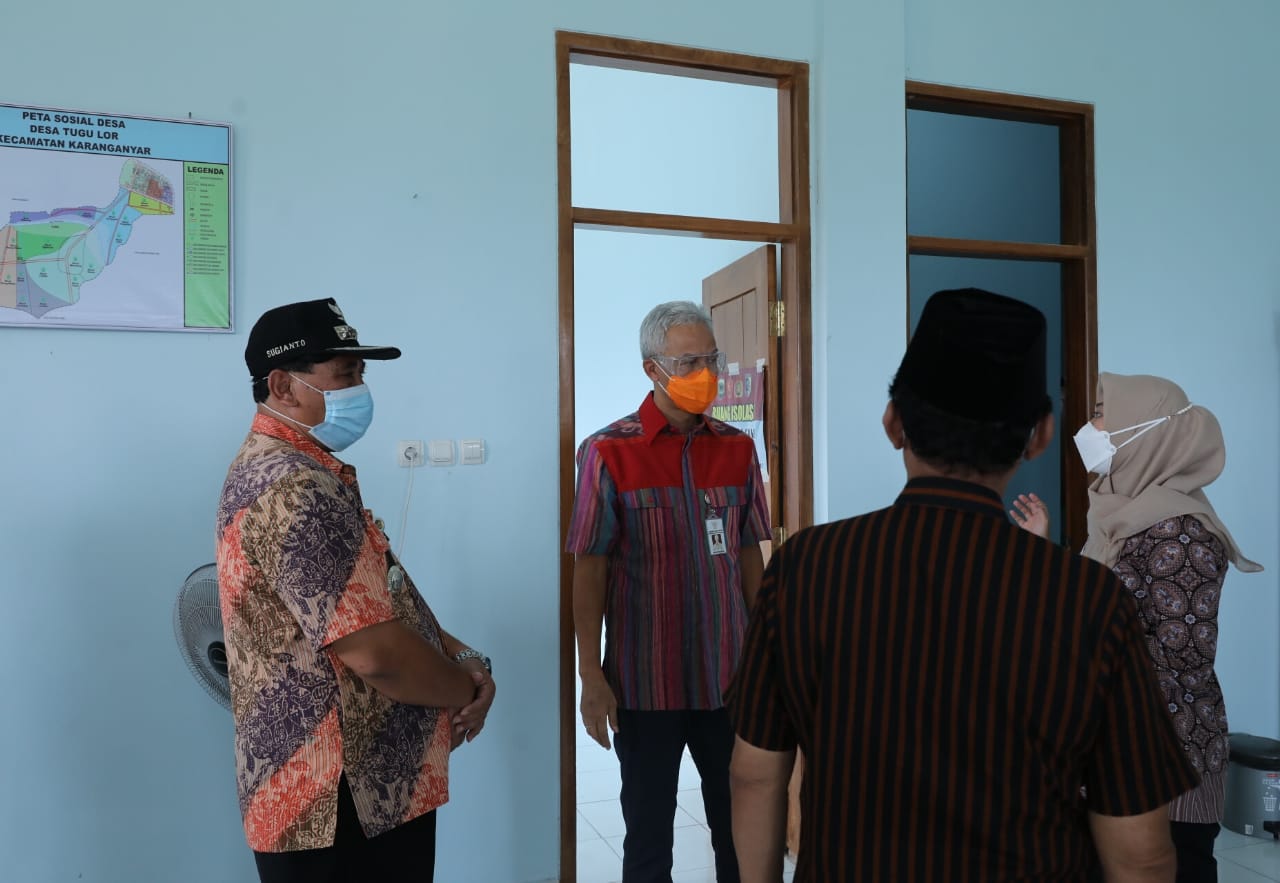 Gubernur Jawa Tengah Ganjar Pranowo (kedua dari kiri).