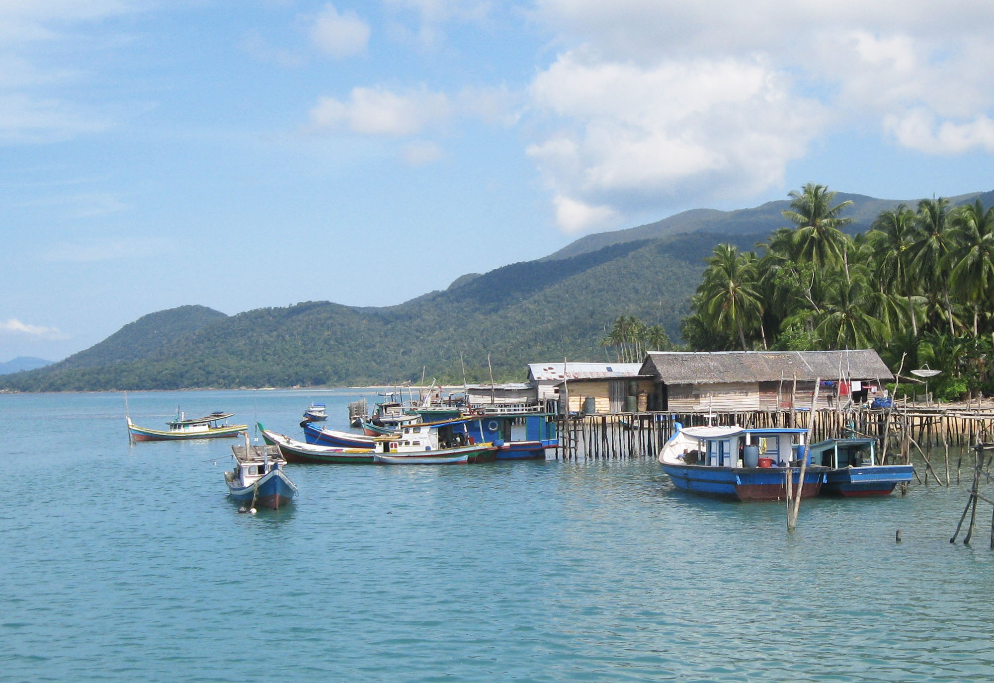 Perahu nelayan bersandar di Kepulauan Karimata, Kabupaten Kayong Utara, Kalimantan Barat. 