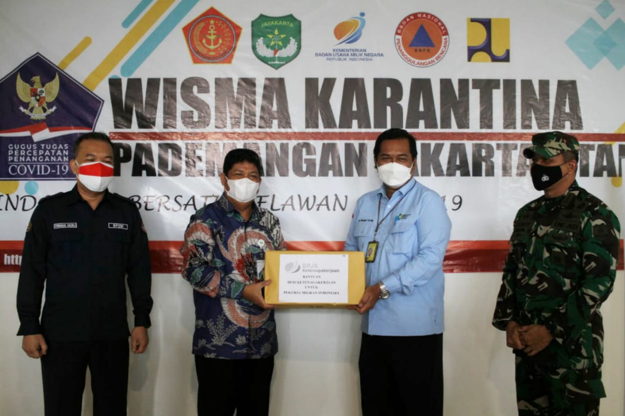  Direktur Kepesertaan BPJAMSOSTEK, Zainudin, bantuan berupa hygiene kits serta multivitamin kepada Pekerja Migran Indonesia (PMI).
