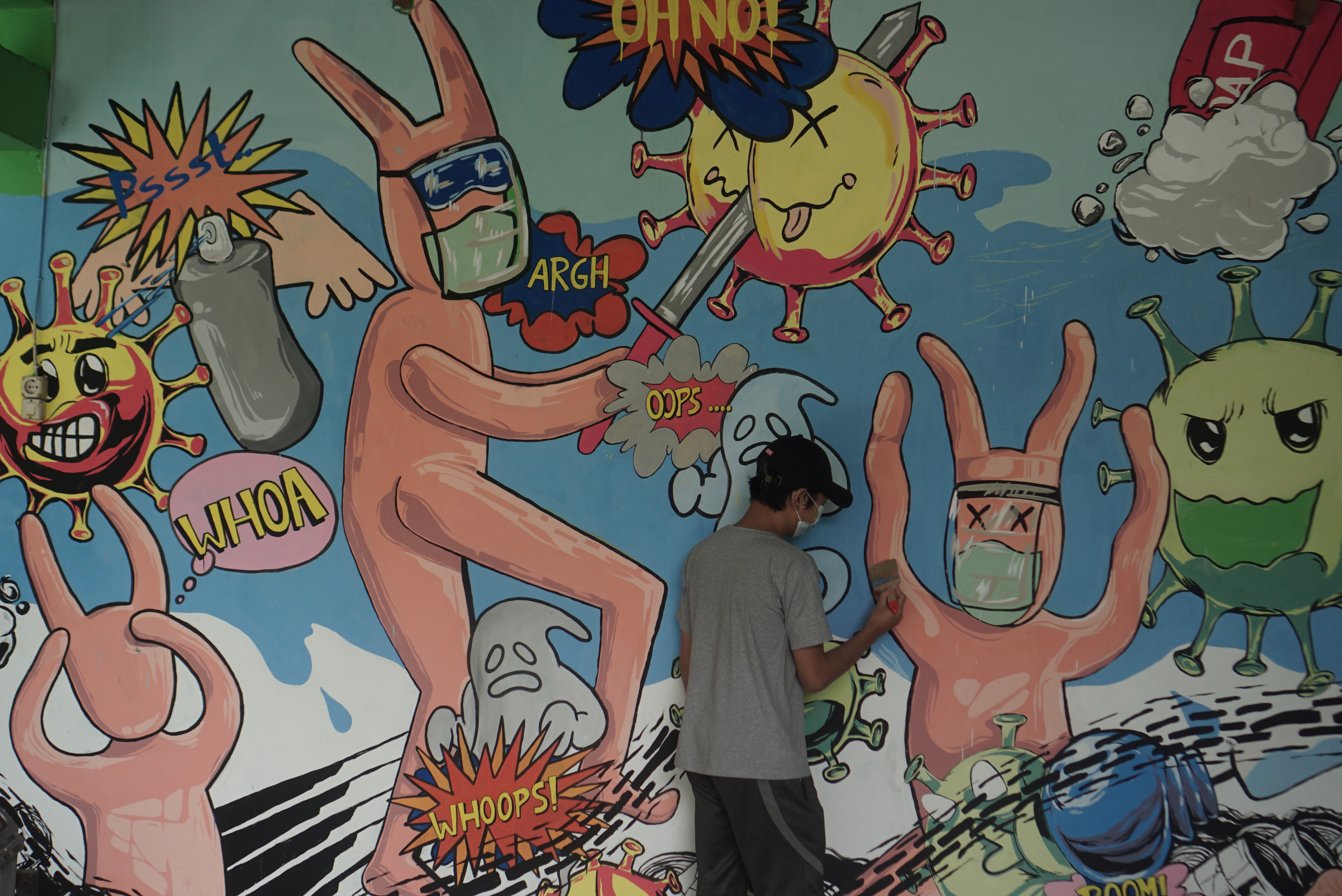 Ilustrasi mural bertema penanganan COVID-19