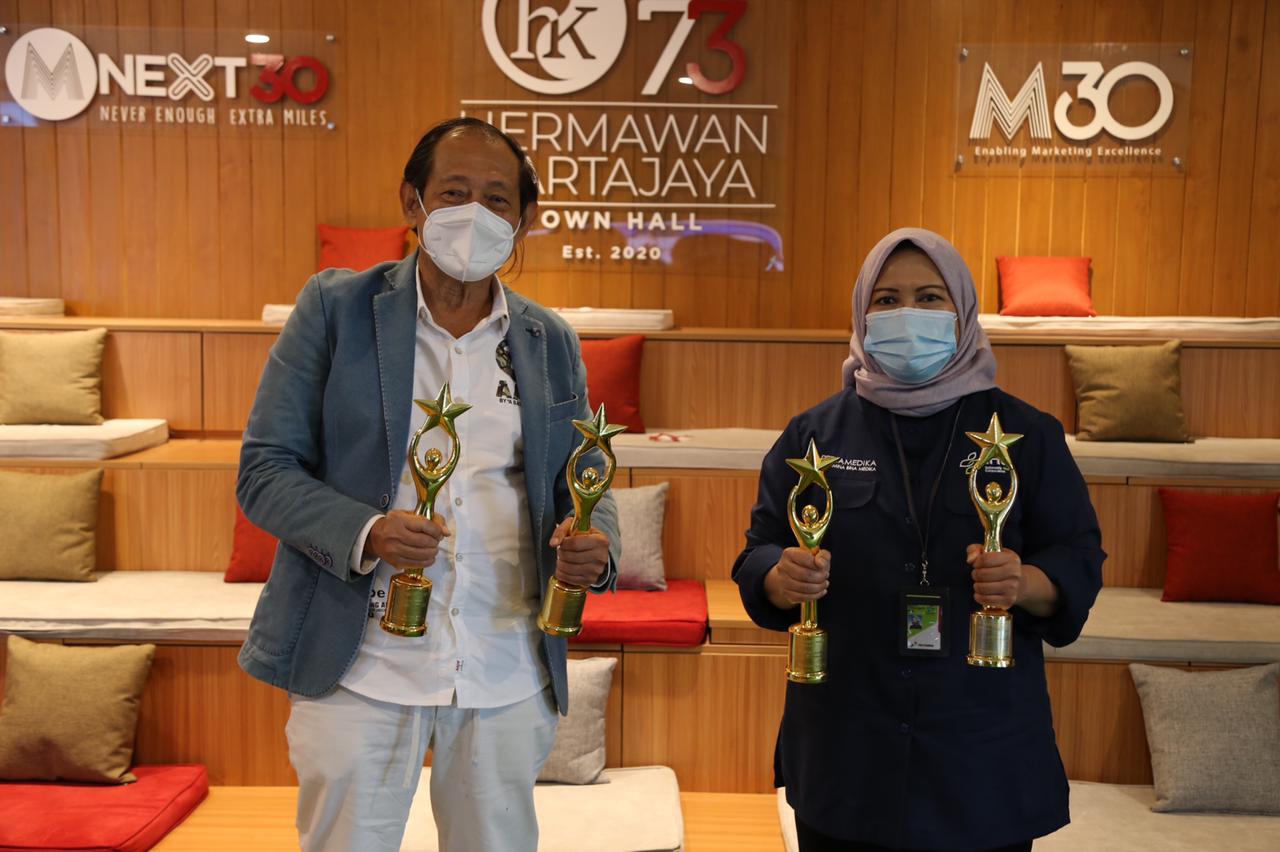  Founder and Chairman MarkPlus Hermawan Kartajaya (kiri).