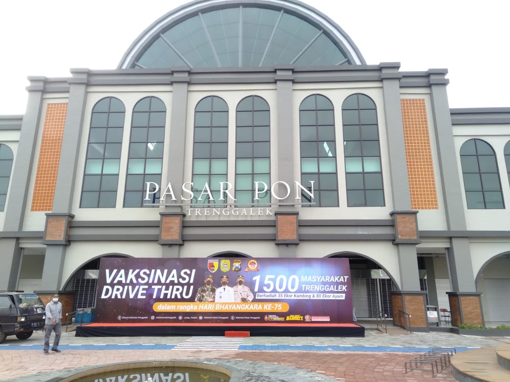 Gebyar vaksinasi Covid-19 yang diadakan Polres dan Forkopimda Kabupaten Trenggalek berhadiah kambing, Kamis (24/6)
