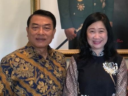 KSP Moeldoko bersama Sofia Koswara, Vice President PT Harsen Laboratories.  Harsen Laboratories merupakan penyedia Ivermectin.