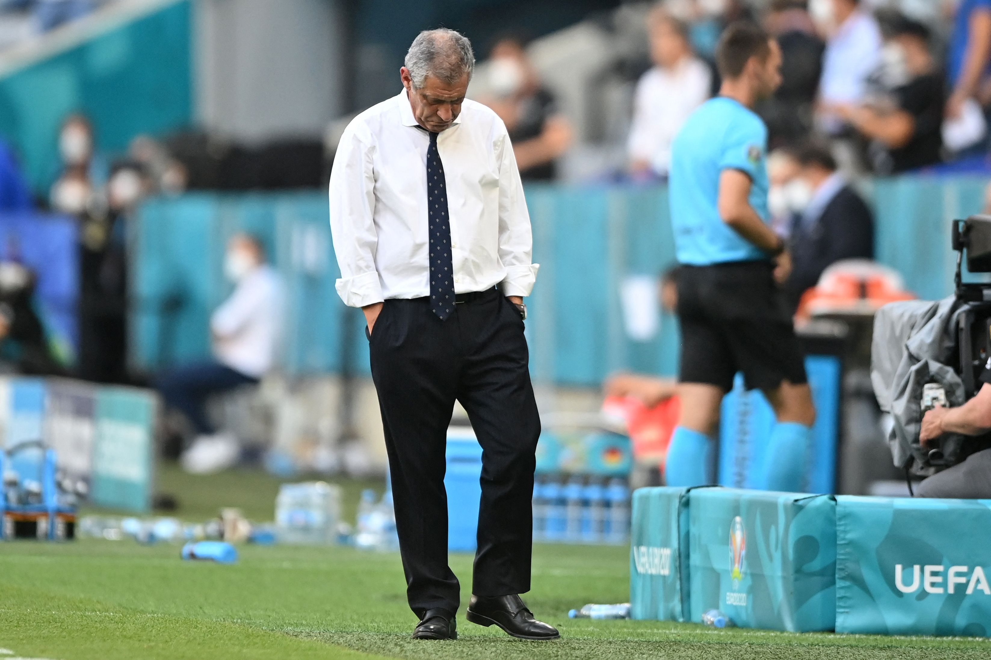 Santos Mengaku Bertanggung Jawab atas Kekalahan Portugal