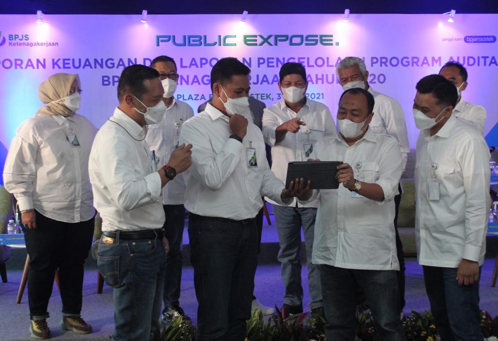  BPJamsostek berhasil membukukan kinerja yang sangat baik di tengah situasi perekonomian yang sedang tertekan.