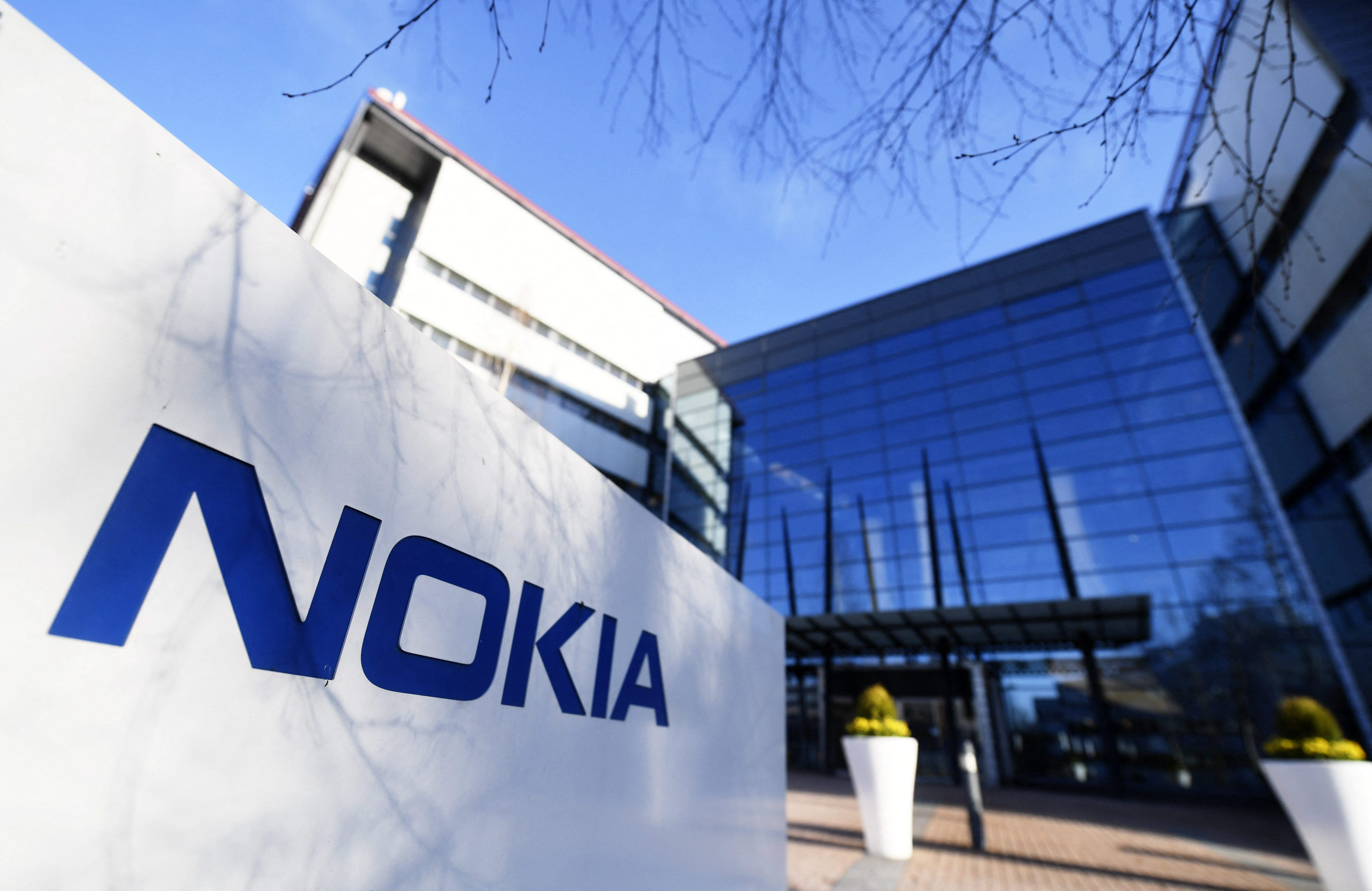 Nokia memenankang sengketa paten teknologi komunikasi seluler dengan raksasa otomotif Jerman Daimler AG. 