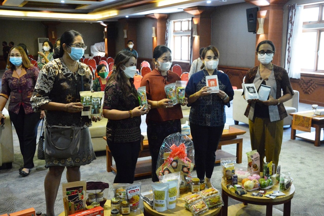 UKM di Denpasar Dilatih soal Manajemen Retail