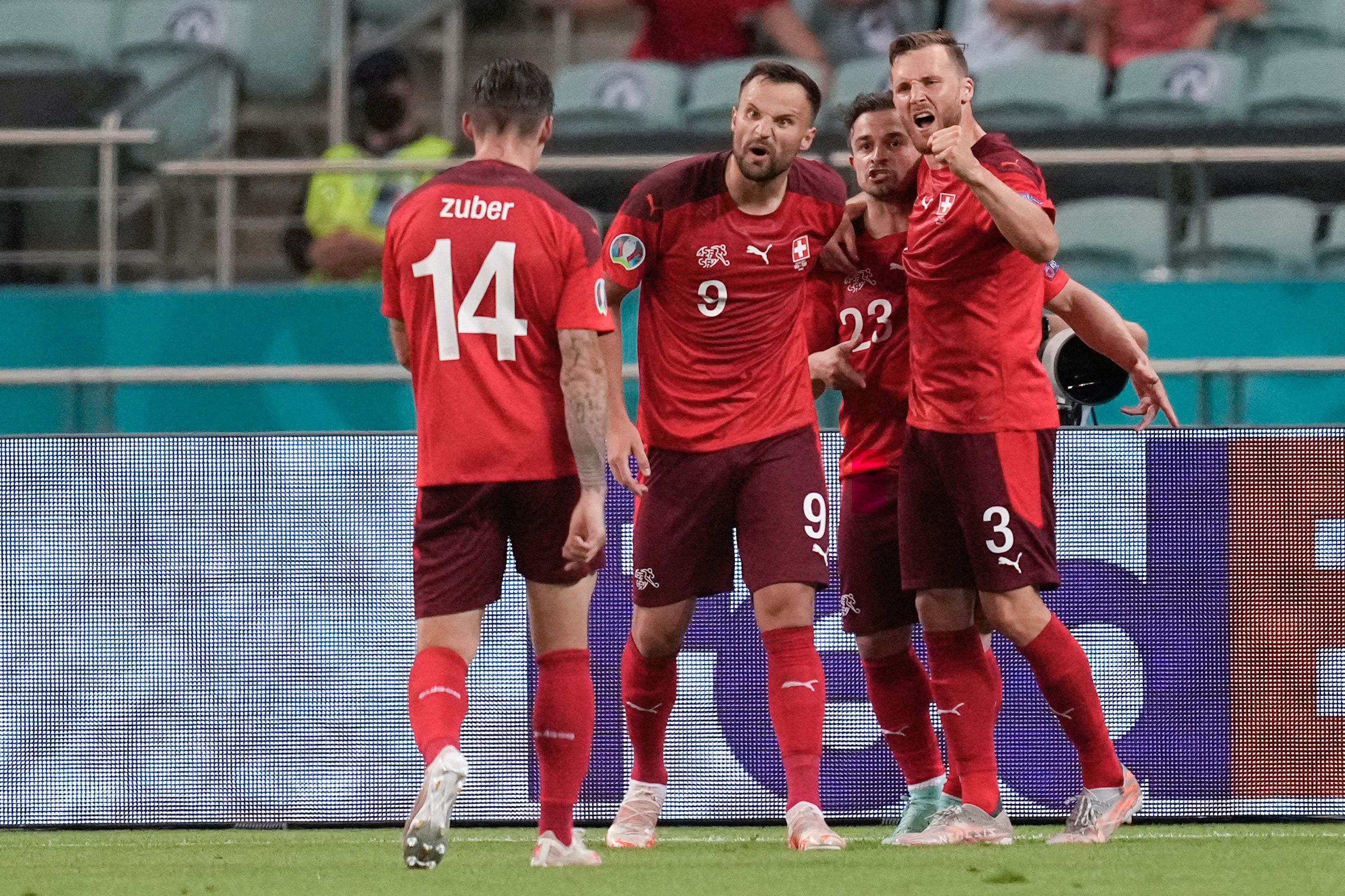 Para pemain Swiss melakukan selebrasi usai mencetak gol ke gawang Turki di laga Piala Eropa.