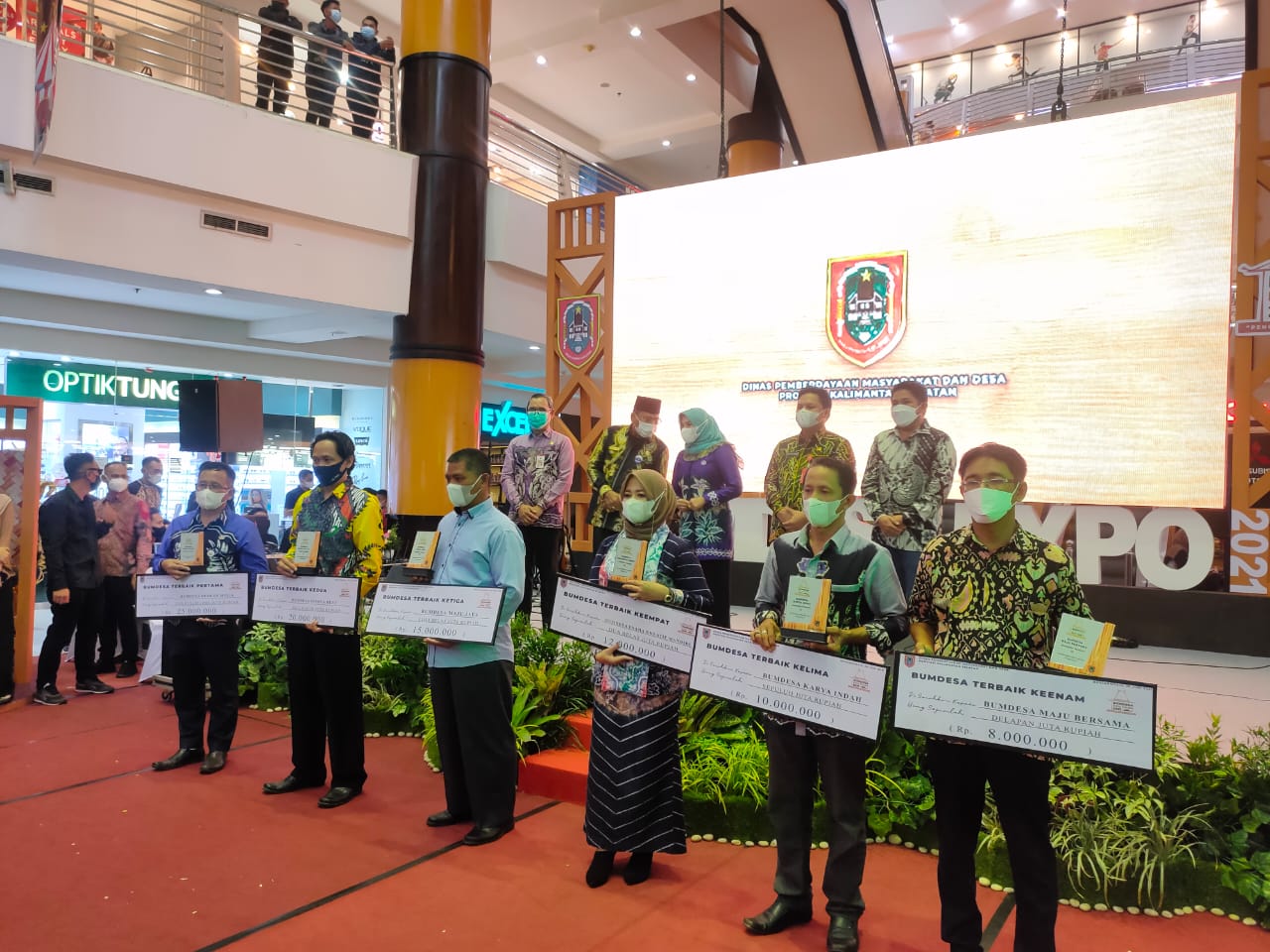 Pemprov Kalimantan Selatan memberikan penghargaan kepada 6 BUMDesa terbaik dalam acara Expo Bumdes, Sabtu (26/6/2021) 
