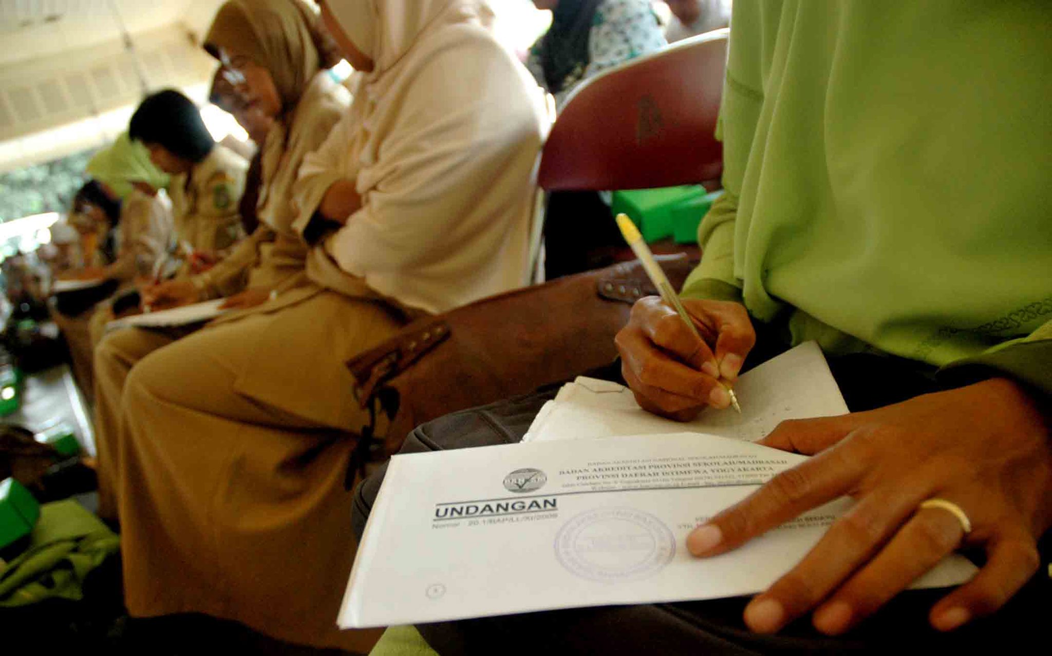 AKREDITASI SEKOLAH: Ratusan guru mengikuti penyerahan akreditasi dari Badan Akreditasi Nasional Madrasah/Sekolah, di Yogyakarta