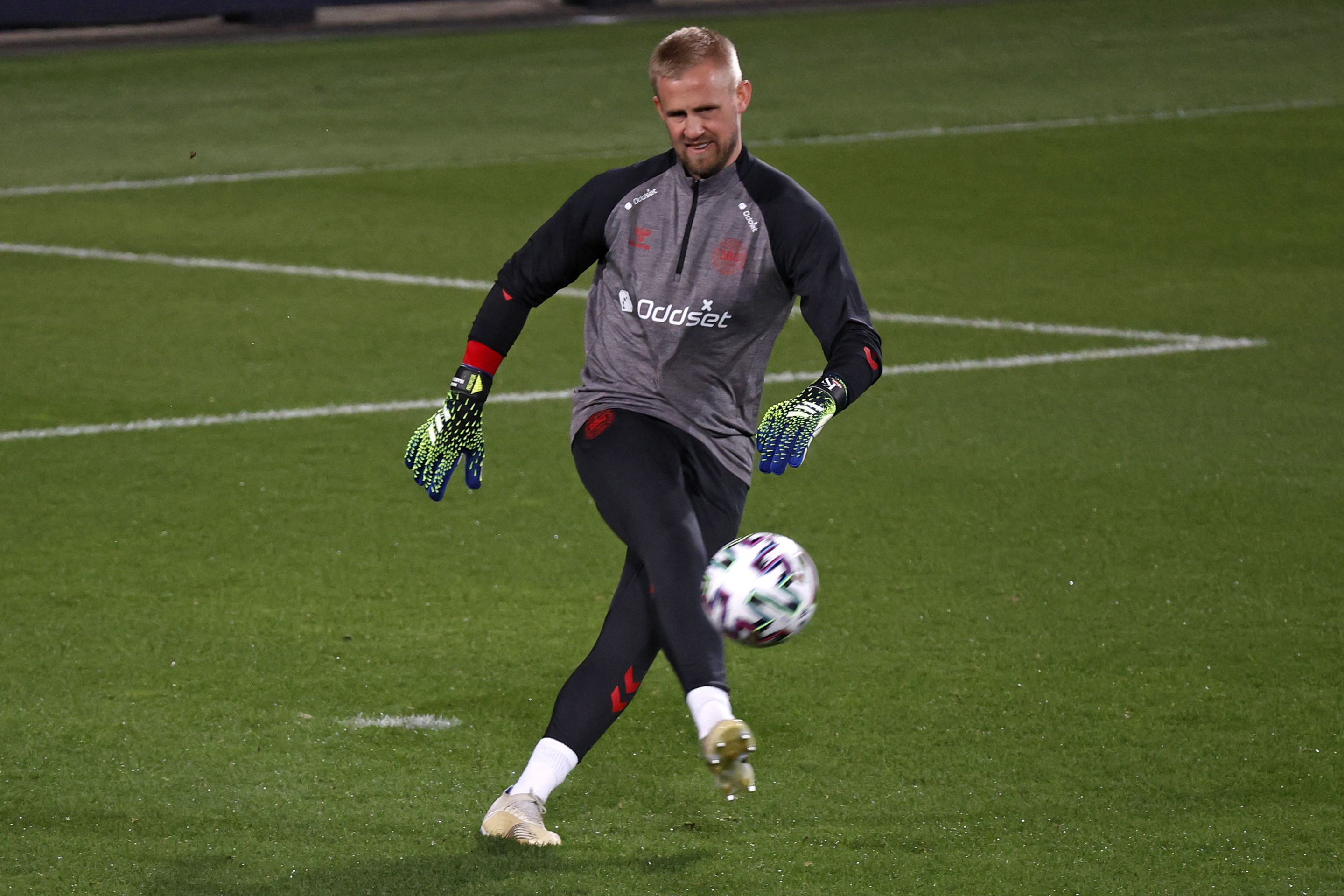 Penjaga gawang Denmark Kasper Schmeichel