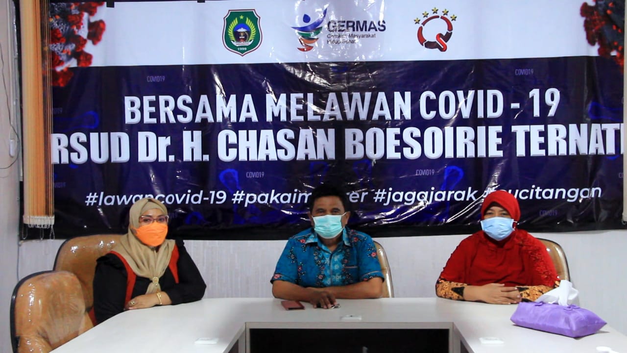 Direktur RSUD Chasan Boesoirie, dr. Samsul Bahri (Tengah) 