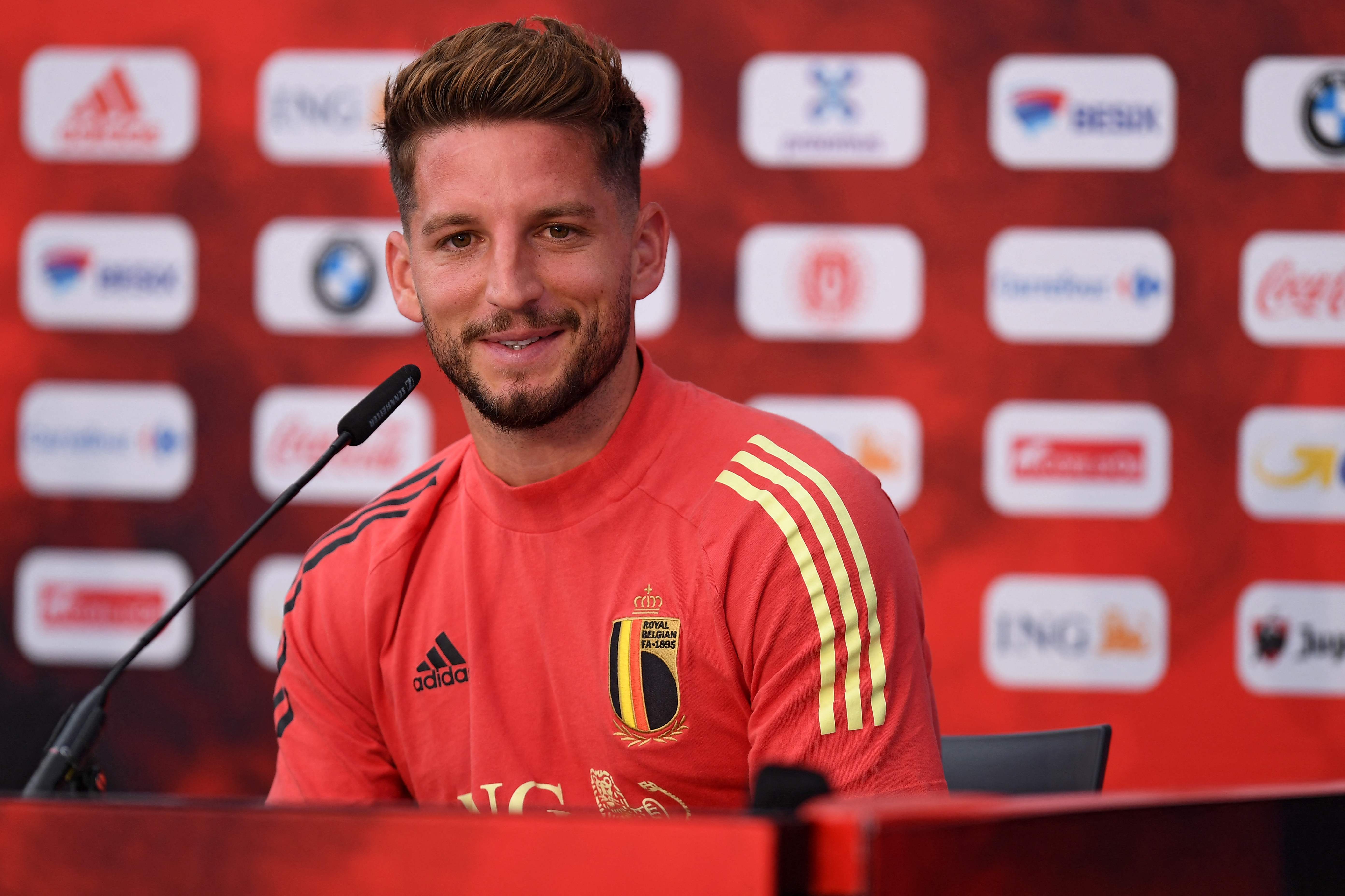 Penyerang timnas Belgia, Dries Mertens, memberi penjelasan pada jumpa pers jelang laga Euro 2020 di Tubize, Belgia, Kamis (10/6). 
