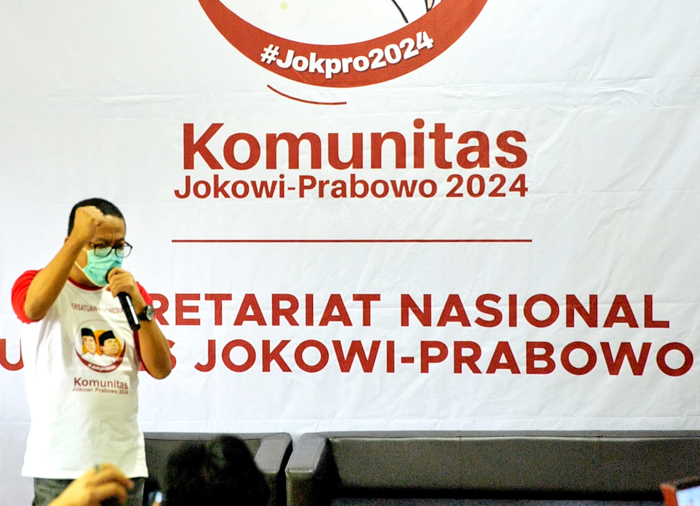 Direktur Eksekutif Indo Barometer M Qodari saat acara syukuran Kantor Sekretariat Nasional Komunitas Jok-Pro 2024 di Jakarta, Sabtu (19/6).