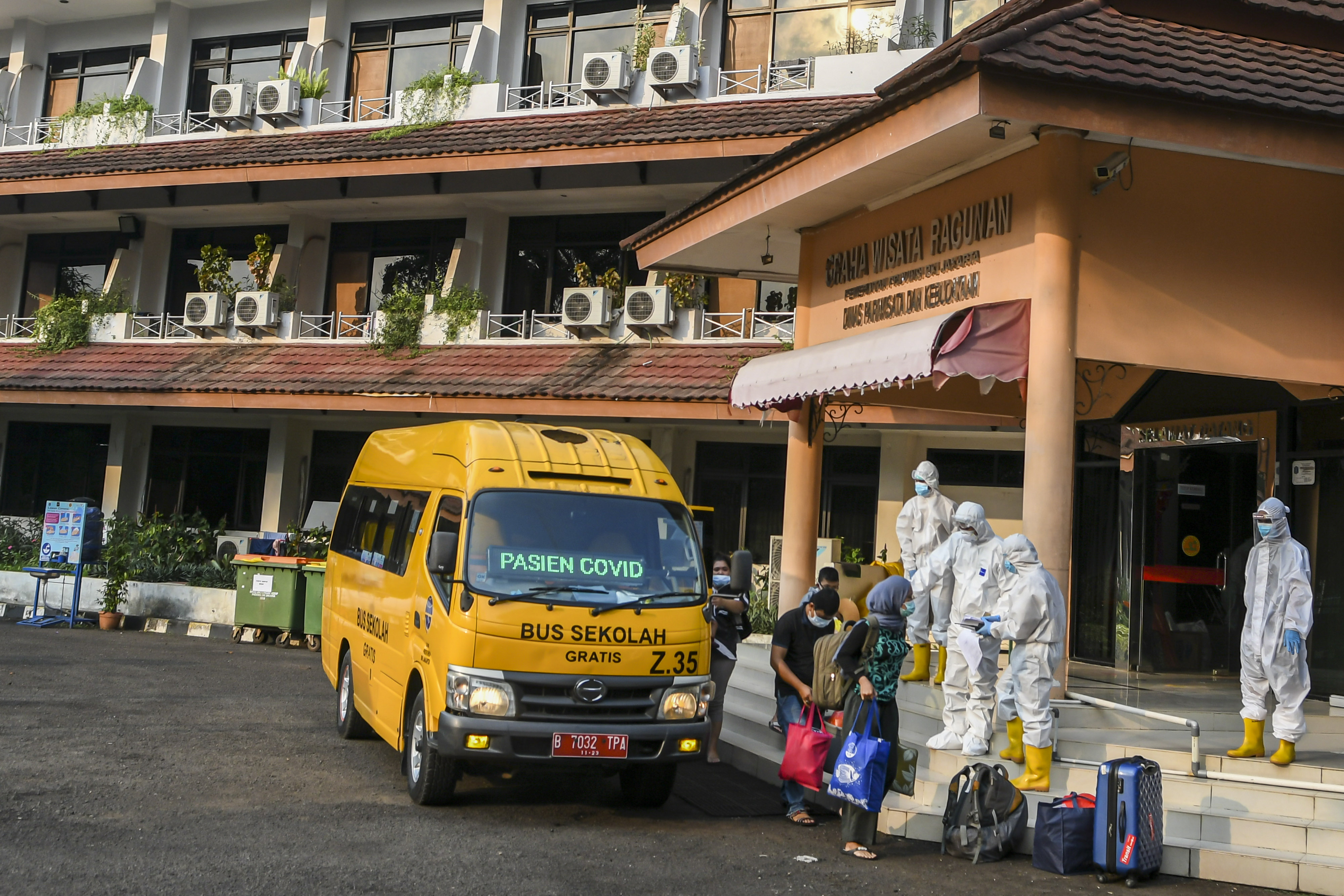 Graha Wisata Ragunan Pulangkan 23 Pasien Covid-19