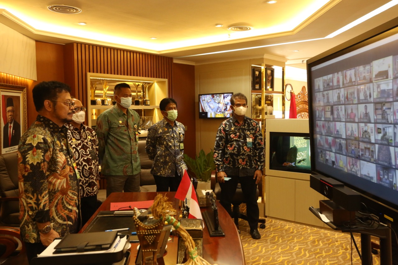 Mentan Syahrul Yasin Limpo mengikuti Acara Laporan Keuangan Pemerintah Pusat (LHP LKPP) tahun 2020 dari BPK secara virtual.