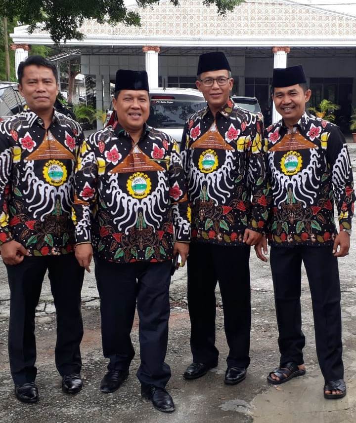 Sekjen Drs.H.Syafrizal.MM (berkacamata), Ketum DPP SAS H.Samsudin Muchtar (kanan Sekjen), diapit Bendahara Umum M.Naswir dan Wasekjen Afizul