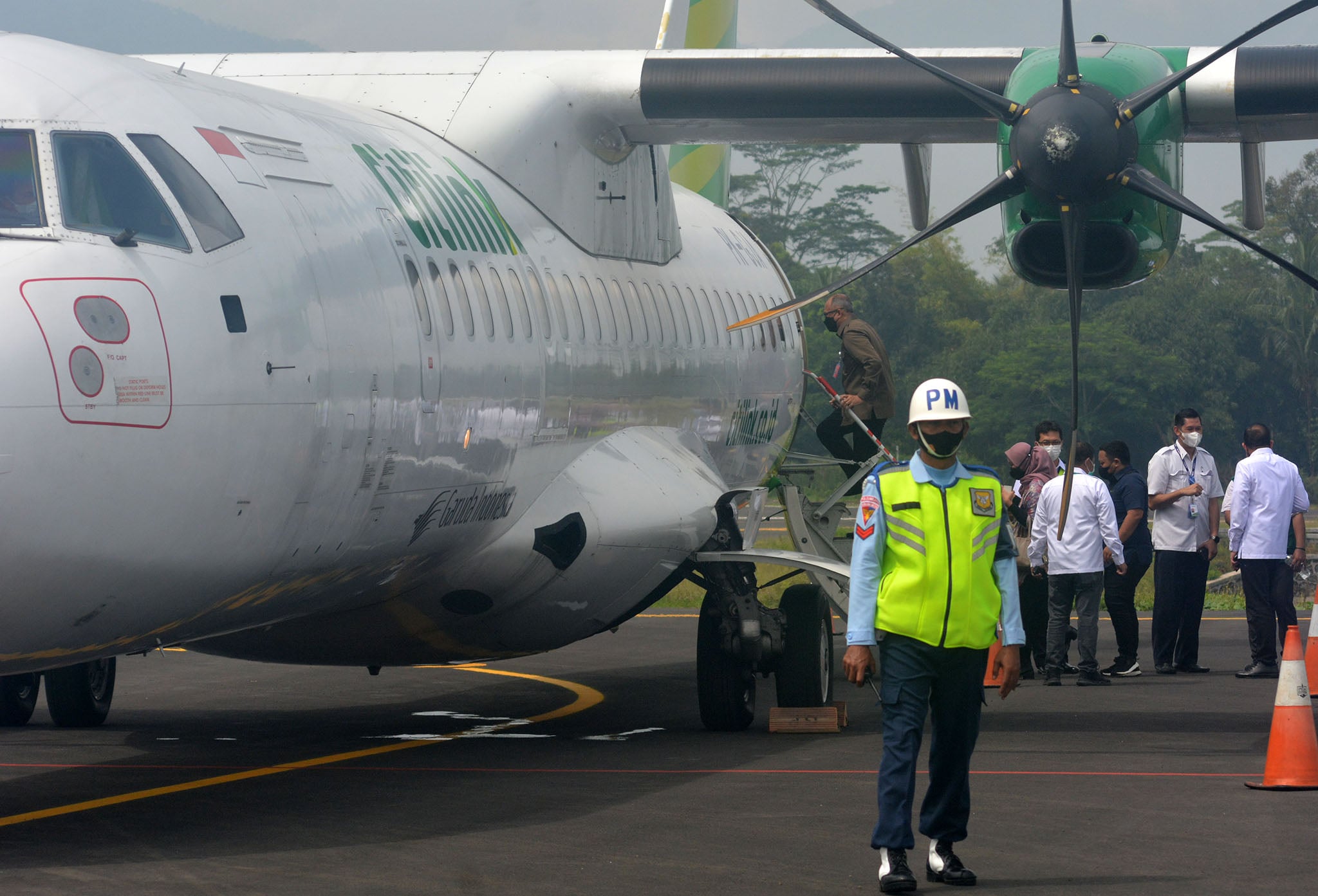 Pesawat Citilink jenis ATR-72 dari Bandara Halim Perdanakusumah, Jakarta, mendarat mulus di Bandara Jenderal Besar Soedirman (JBS) Wirasaba,