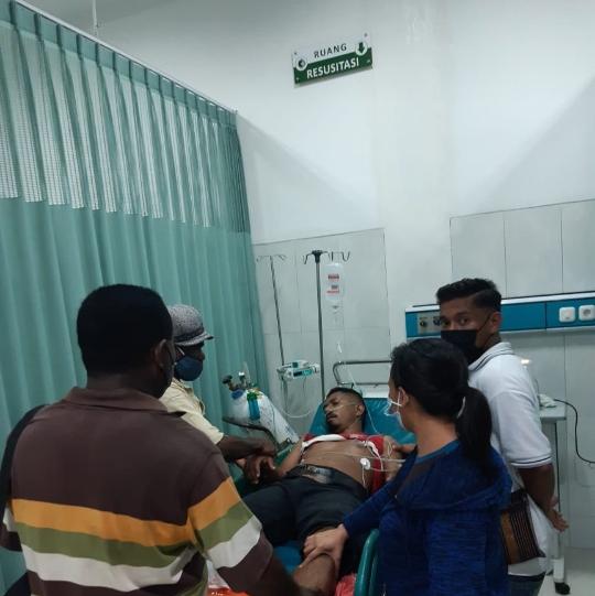 Salah satu korban yang masih dirawat akibat mengkonsumsi ikan buntal di Kabupaten Sikka, NTT, Minggu (27/6)