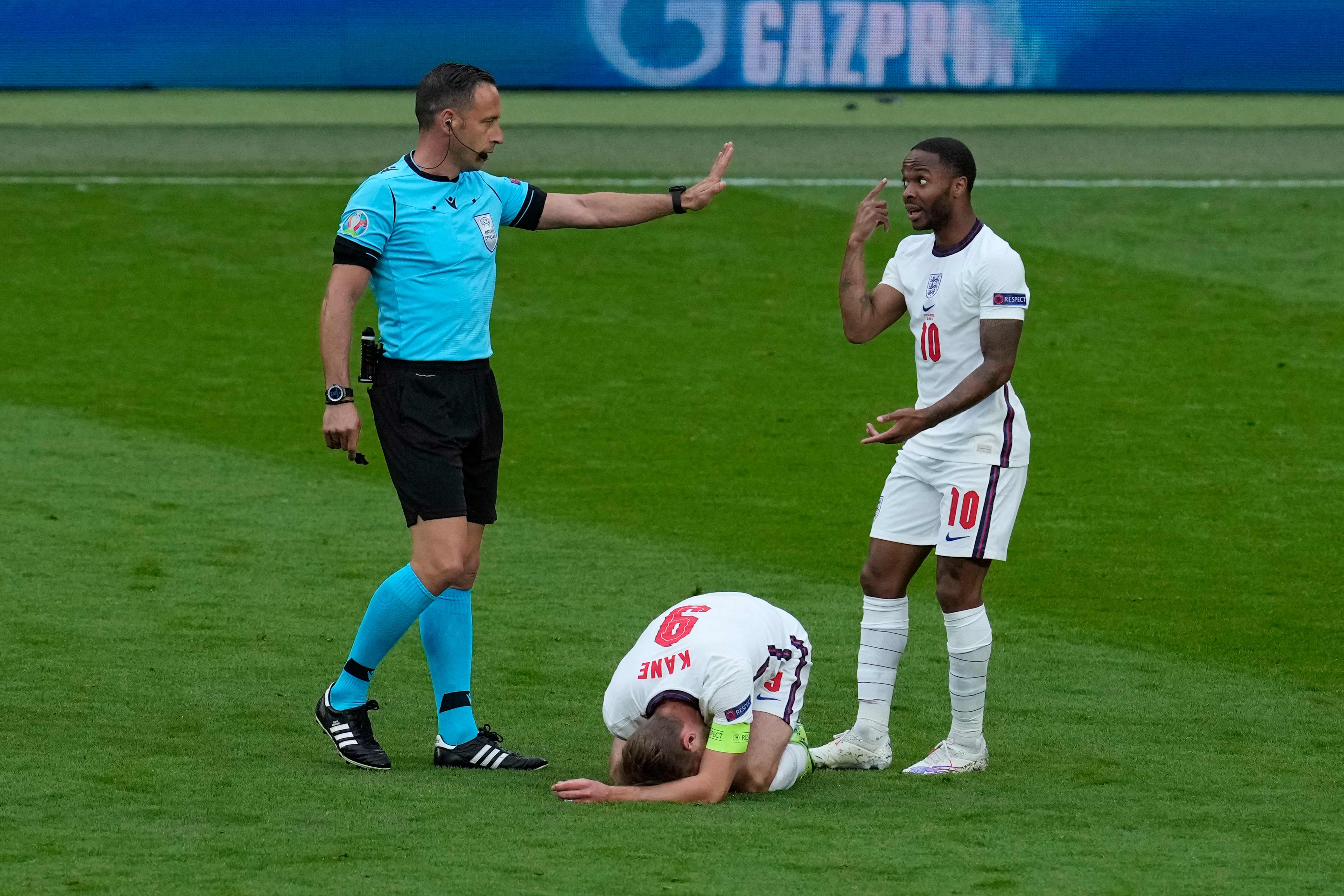 Sterling Tolak Jadi Tumbal Transfer Harry Kane