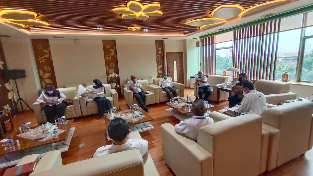 Manajemen RSUD  Chasbullah Abdulmajid (Cam) Kota Bekasi melaporkan kepada Wali Kota Bekasi Rahmat Effendi terkait piutang yang belum dibayar