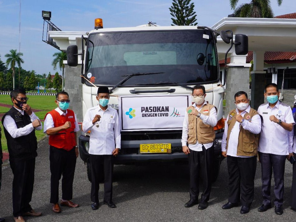 Pemkab Ogan Komering Ilir menerima bantuan pasokan oksigen dari PT OKI Pulp and Paper Mills.