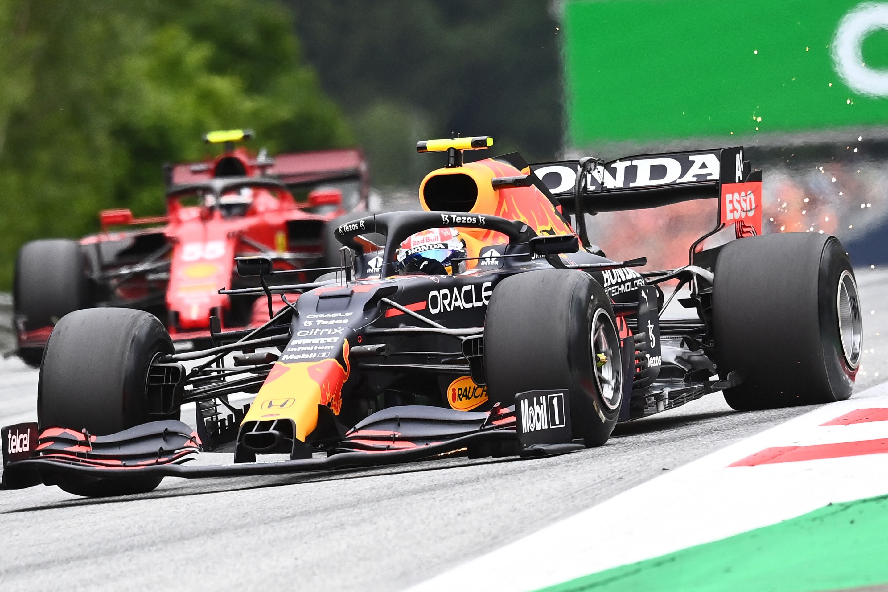 Mobil Red Bull yang dikemudikan Sergio Perez