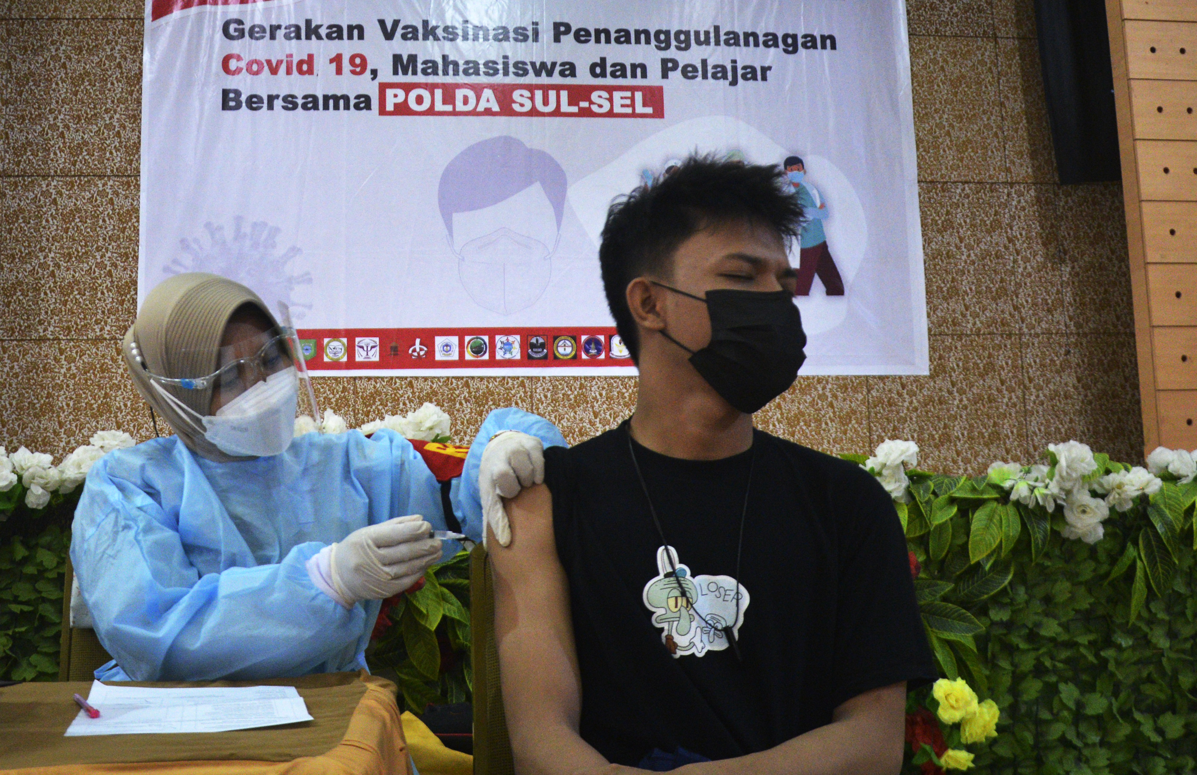 Vaksinasi Covid-19 pada mahasiswa 