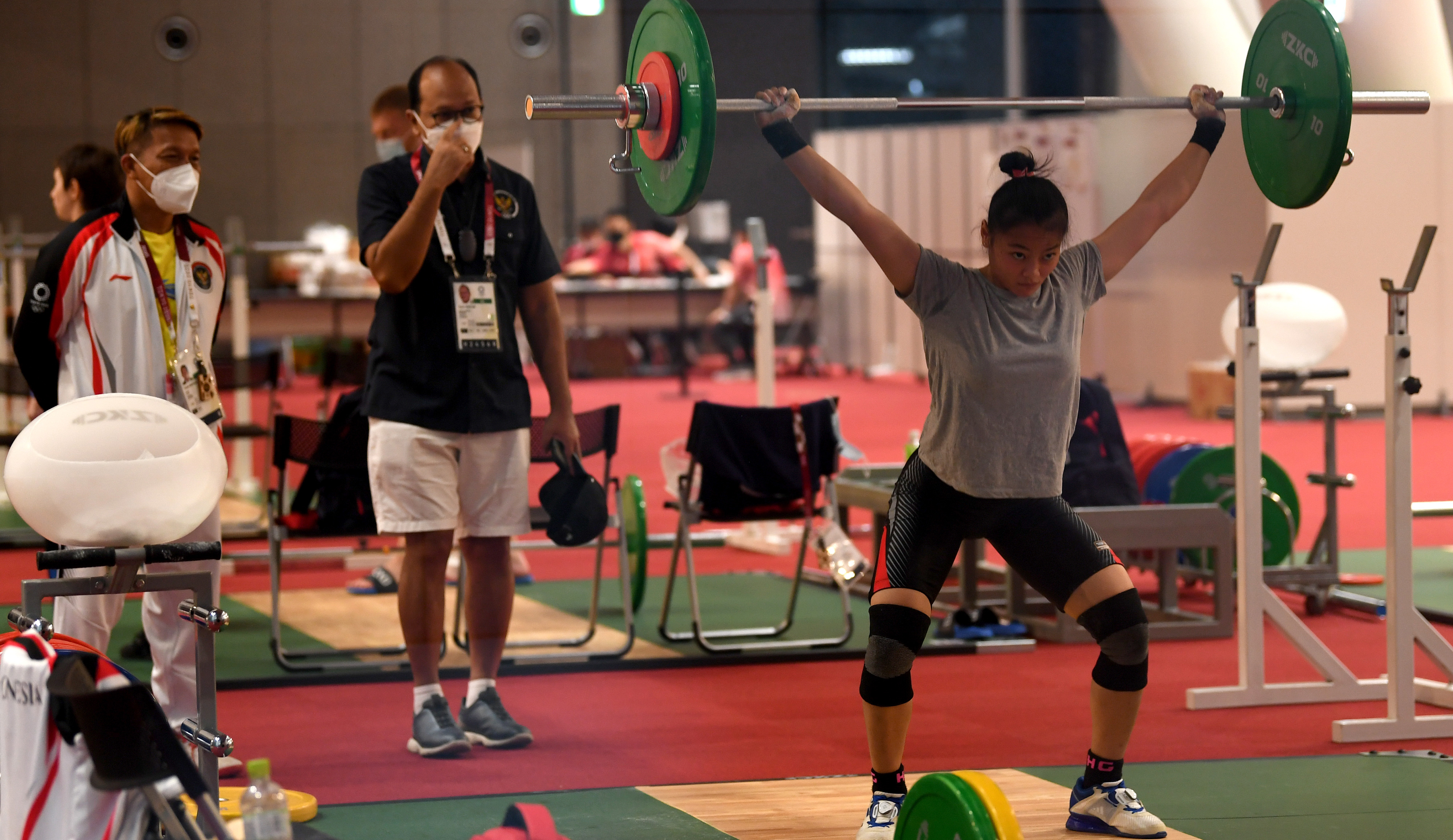 CdM Indonesia di Olimpiade Tokyo, Rosa Roeslani memantau latihan lifter Windy Cantika Aisah
