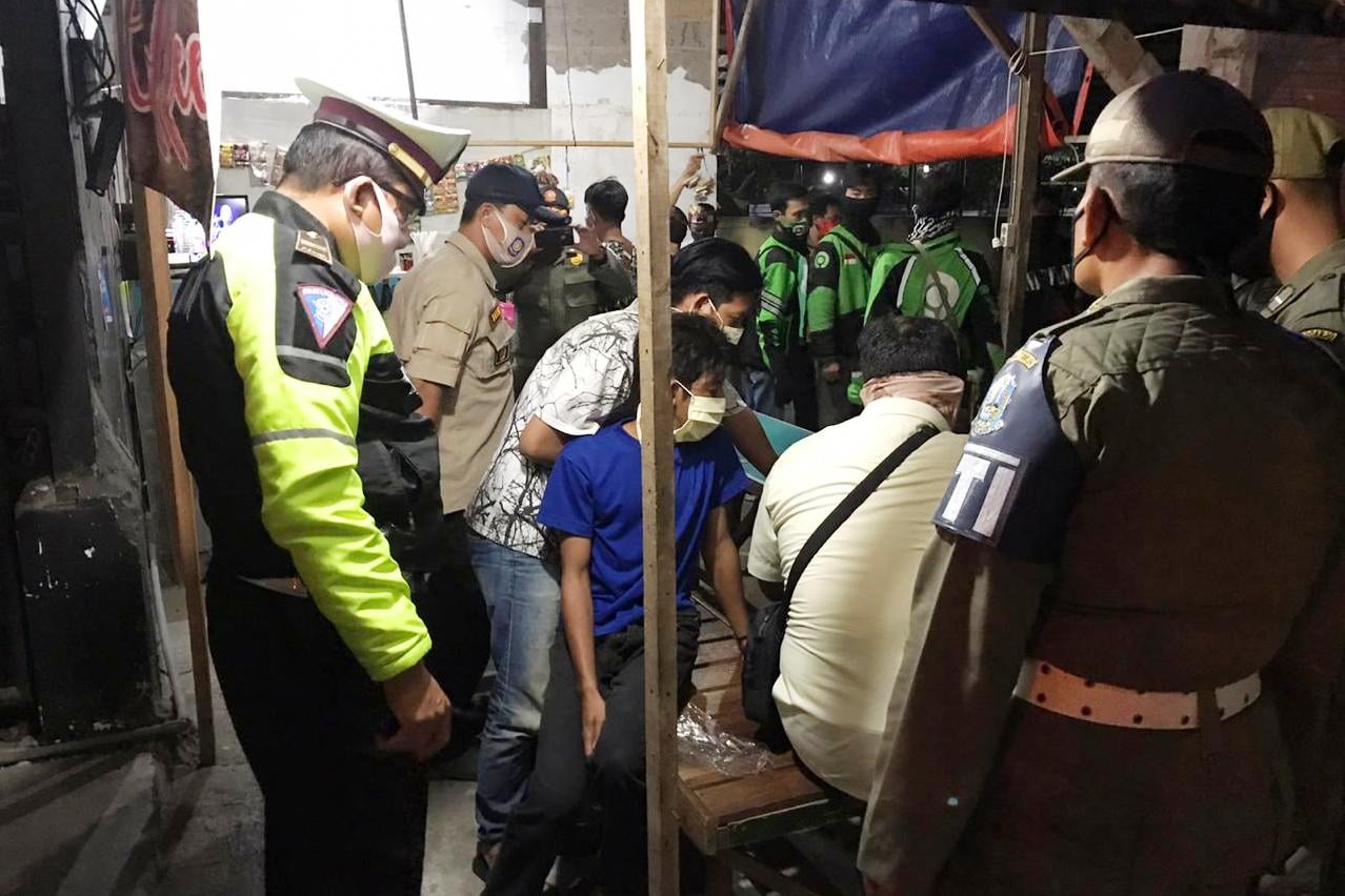 Ilustrasi keramaian digrebek Satpol PP.