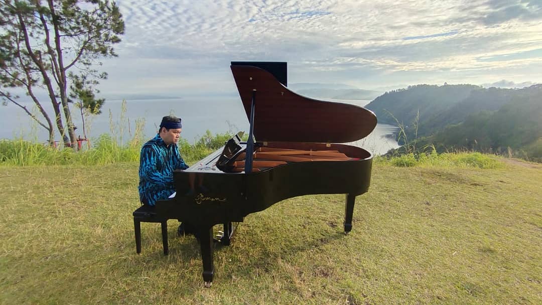 Ananda Sukarlan Gelar Konser Amal untuk Warga NTT