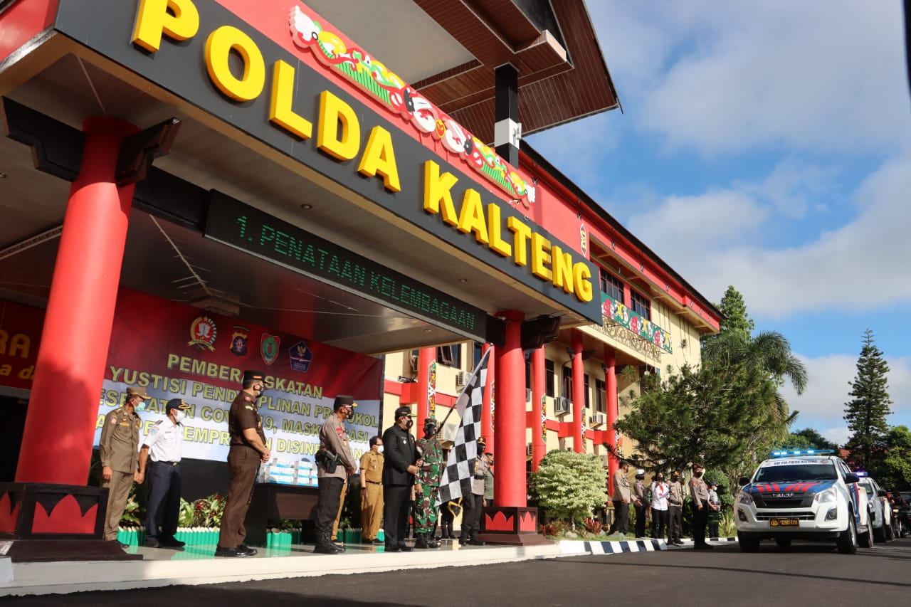 Polda Kalteng gelar sidang di tempat bagi pelanggar prokes.