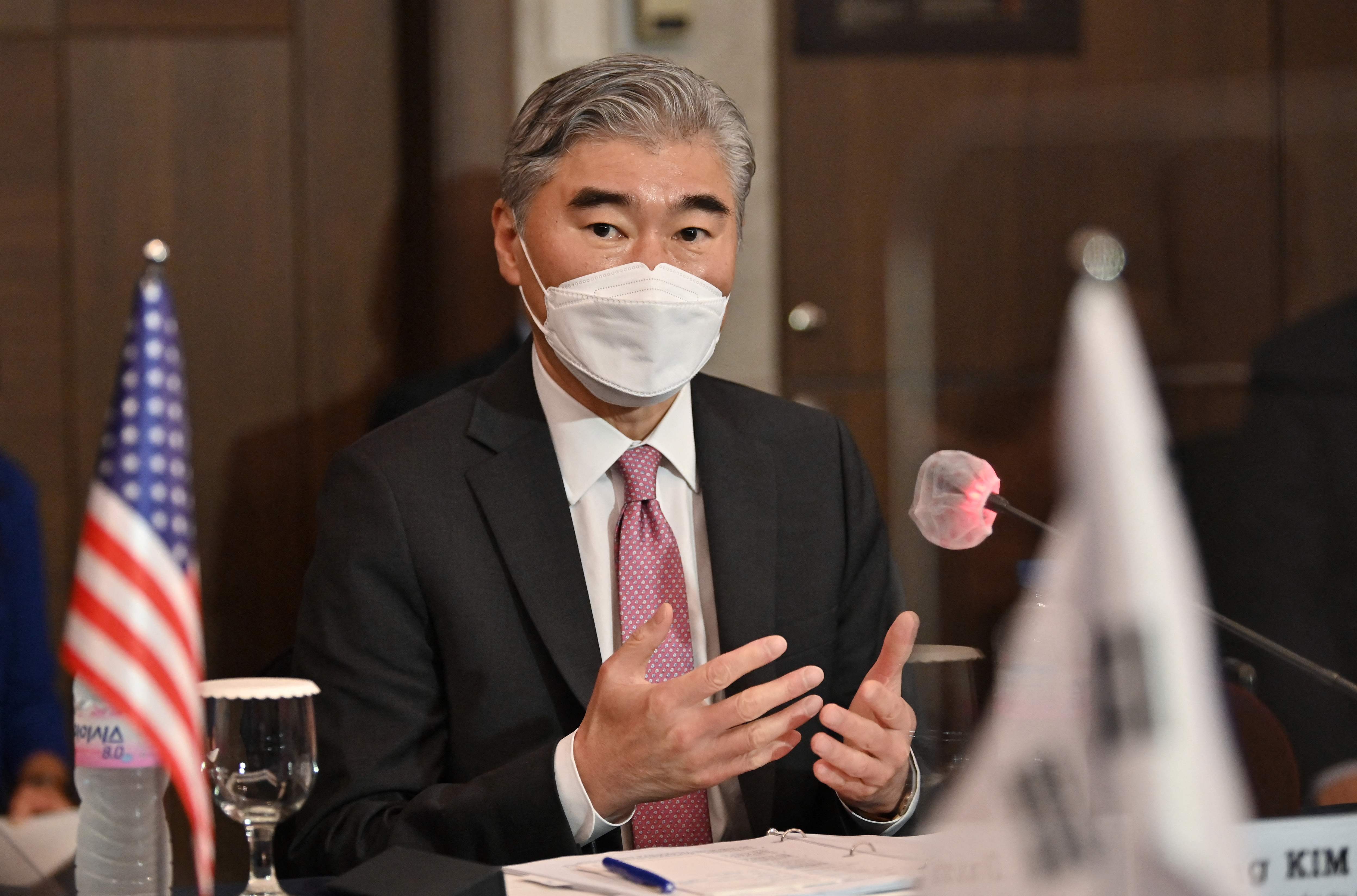 Perwakilan Khusus AS untuk Korea Utara Sung Kim saat bertemu dengan pejabat Korea Selatan bulan lalu.