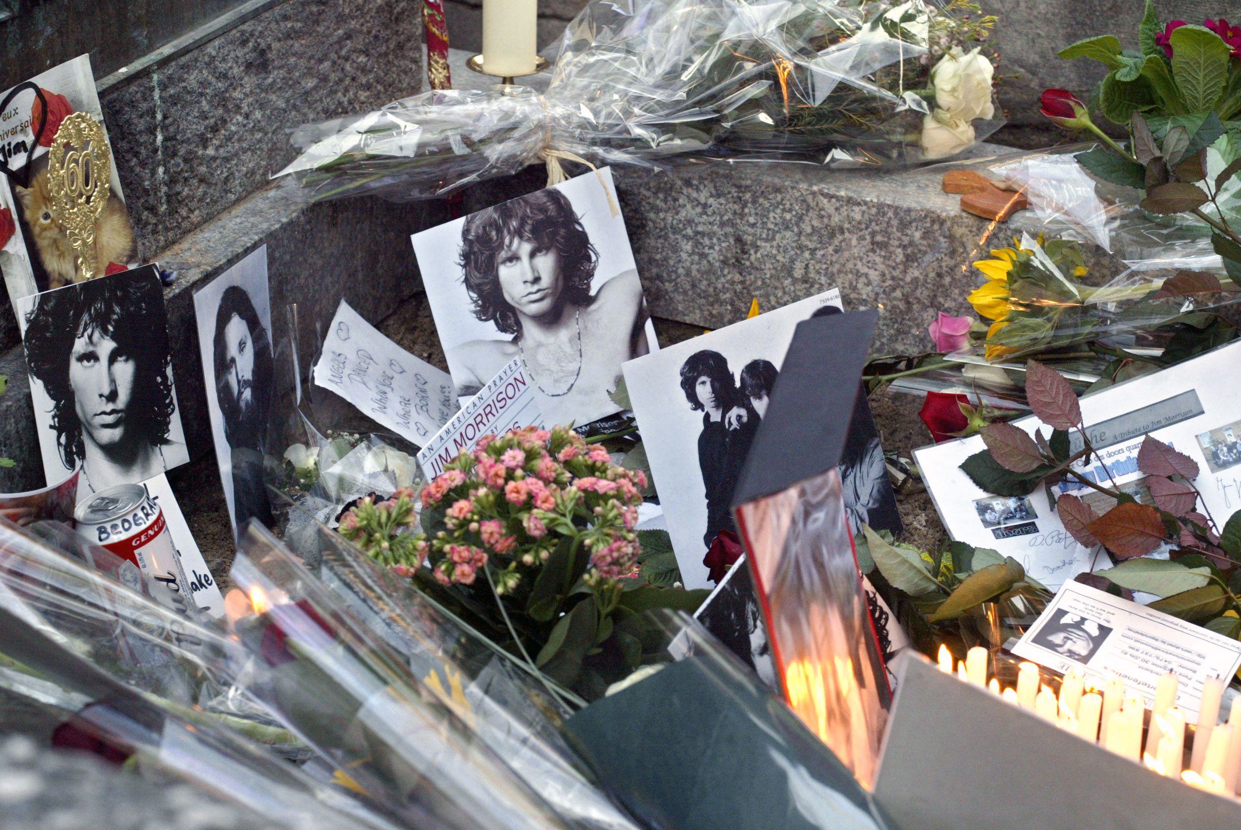 Makam Jim Morrison di Perfe-Lachaise, Paris, Prancis