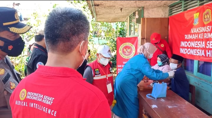 BIN Gelar Vaksinasi Massal di Cianjur dan Bagikan Ribuan Bansos di 7 Provinsi
