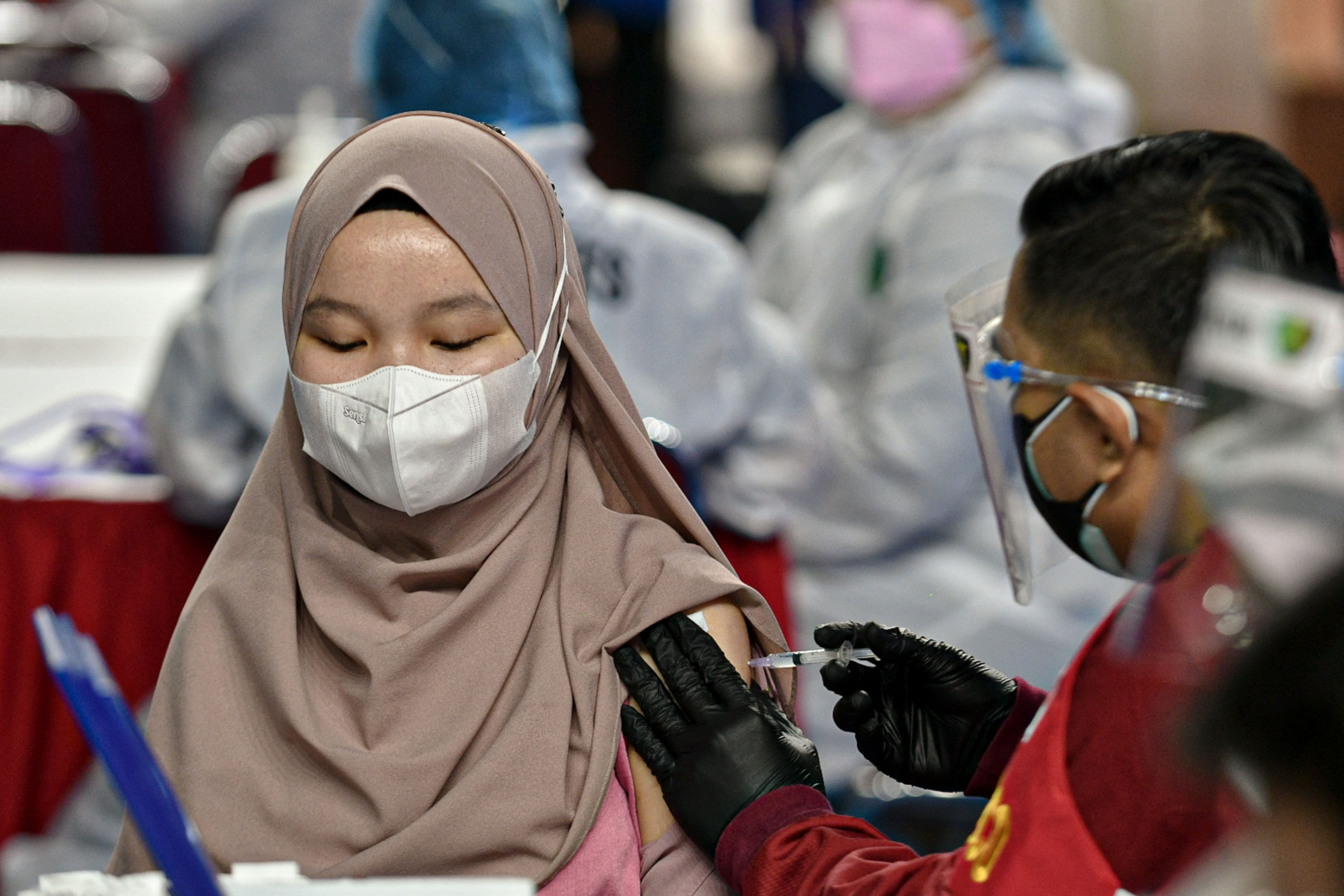 vaksinasi bagi mahasiswa Jabodetabek di GOR Bulungan, Jakarta