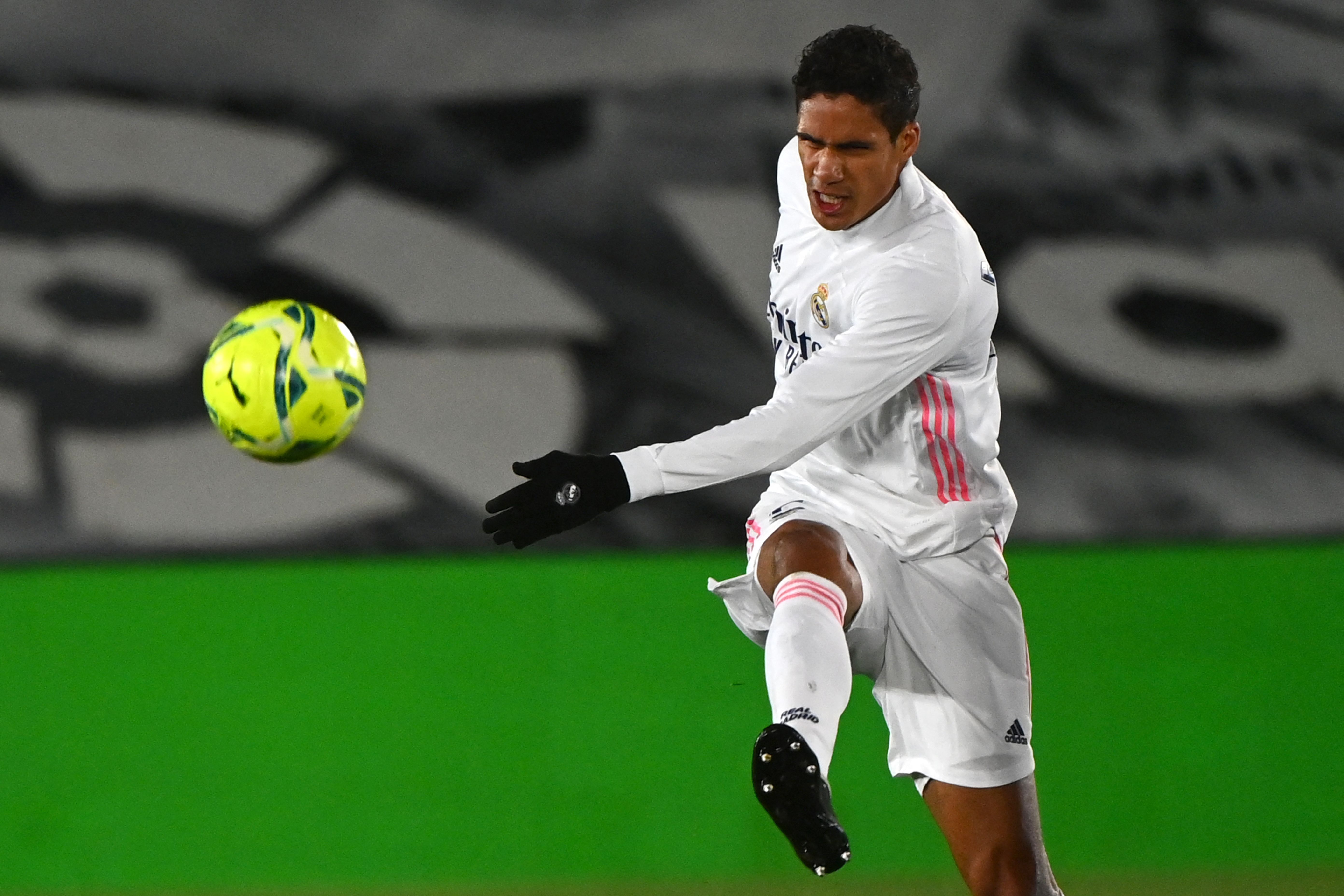 Bek Real Madrid Raphael Varane