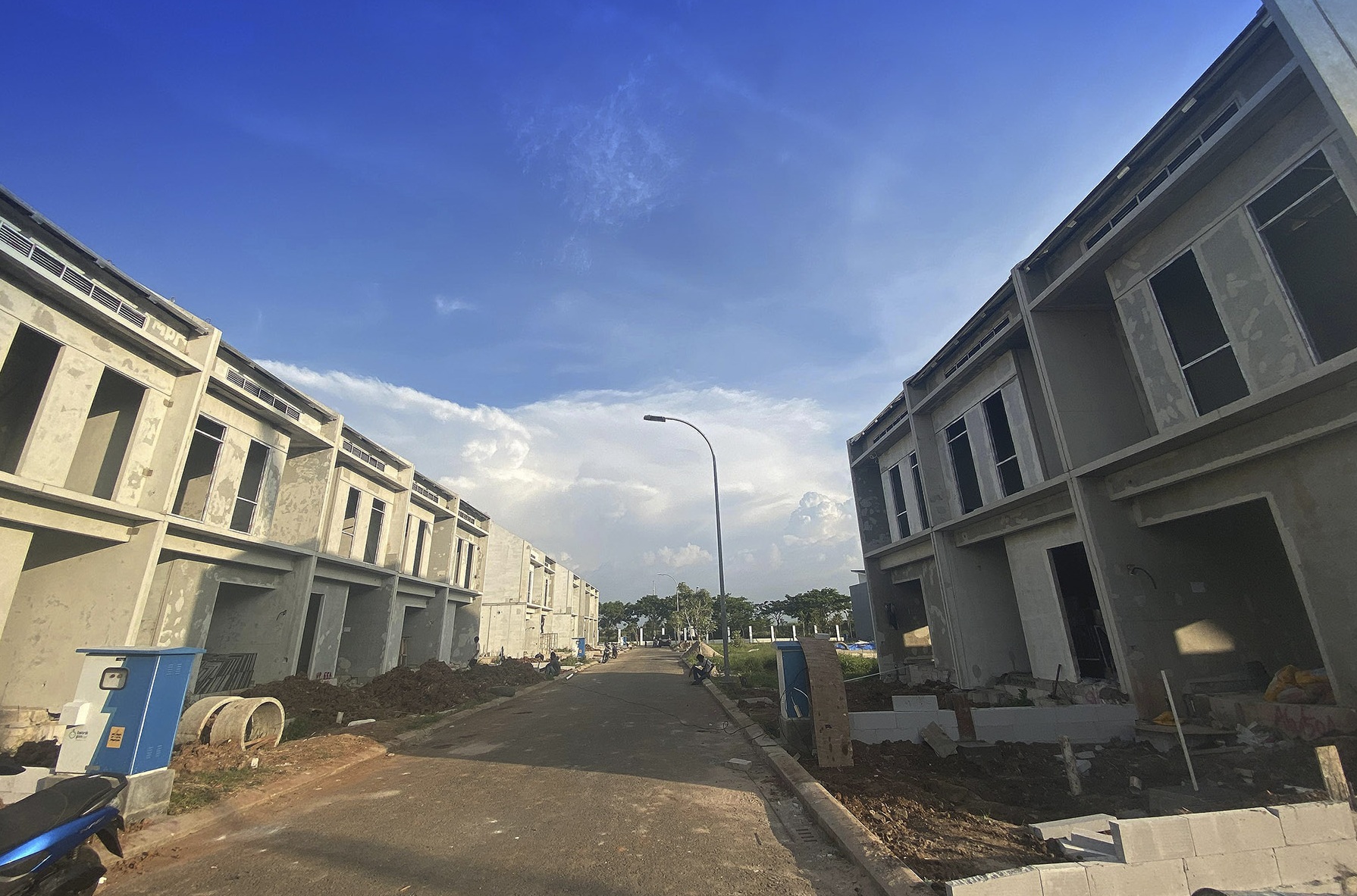 Pembangunan rumah tetap dilakukan di tengah situasi pandemi covid-19.