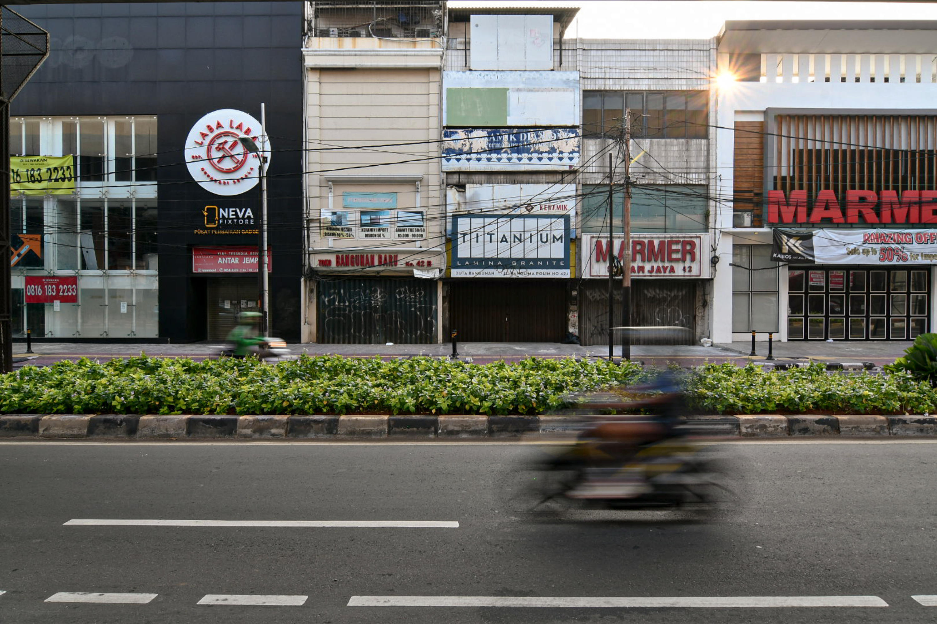 Suasana jalan Fatmawati, Jakarta Selatan. Pemberlakuan PPKM akan mempengaruhi pertumbuhan ekonomi Indonesia.