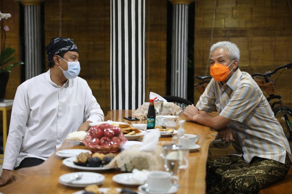 Gubernur Jawa Tengah Ganjar Pranowo (kanan).