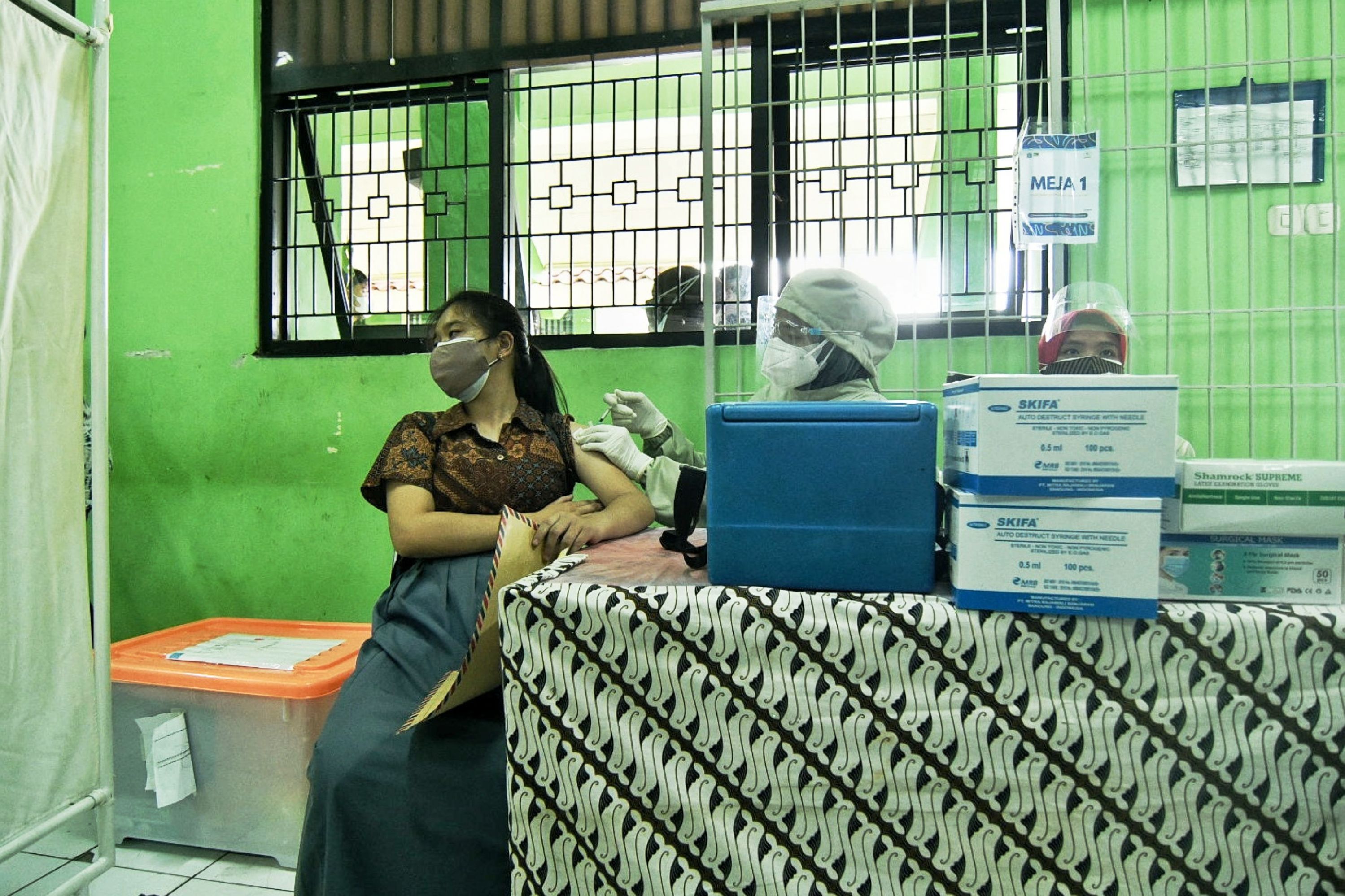 300 Pelajar SMP dan SMA di Kota Sukabumi Divaksinasi