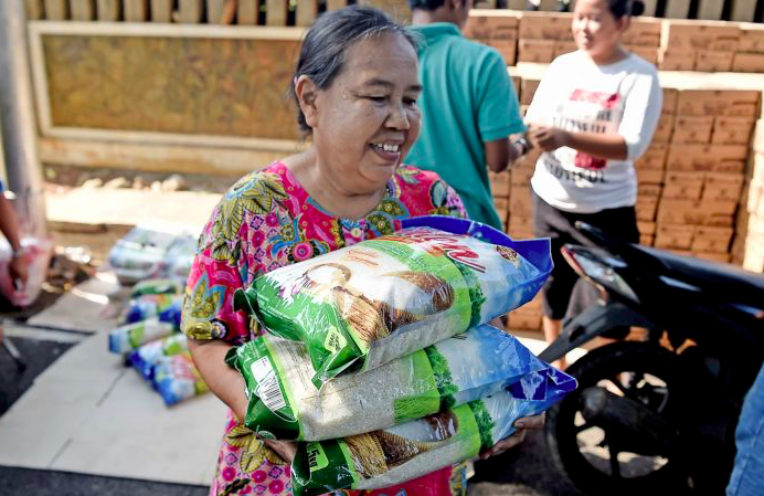 Kapolri Minta Warga Lapor Jika Stok Bansos Habis