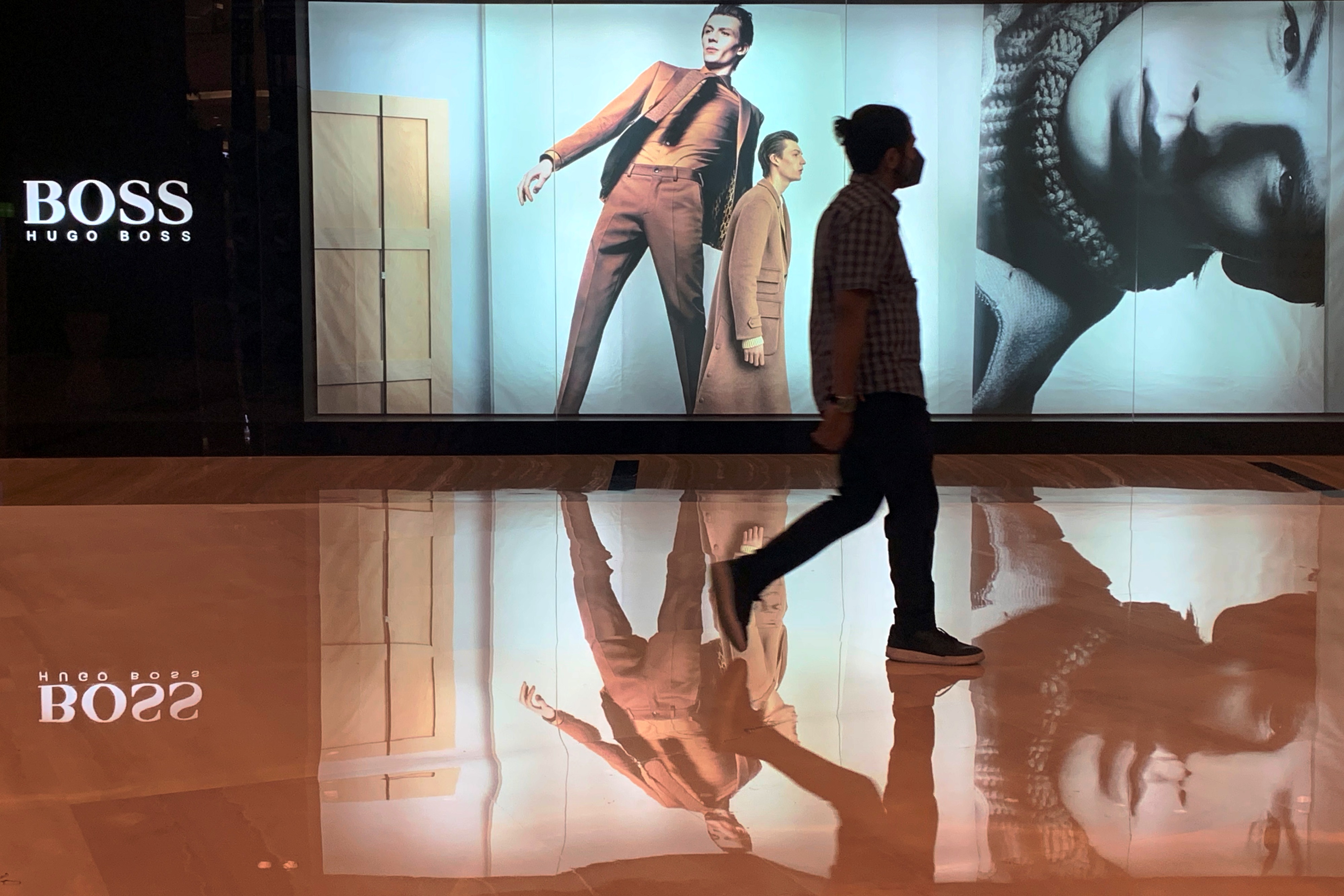 Operasional pusat perbelanjaan diperketat selama PPKM.