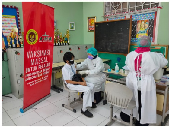 Kegiatan vaksinasi Covid-19 bagi pelajar SMP-SMA yang digelar BIN.