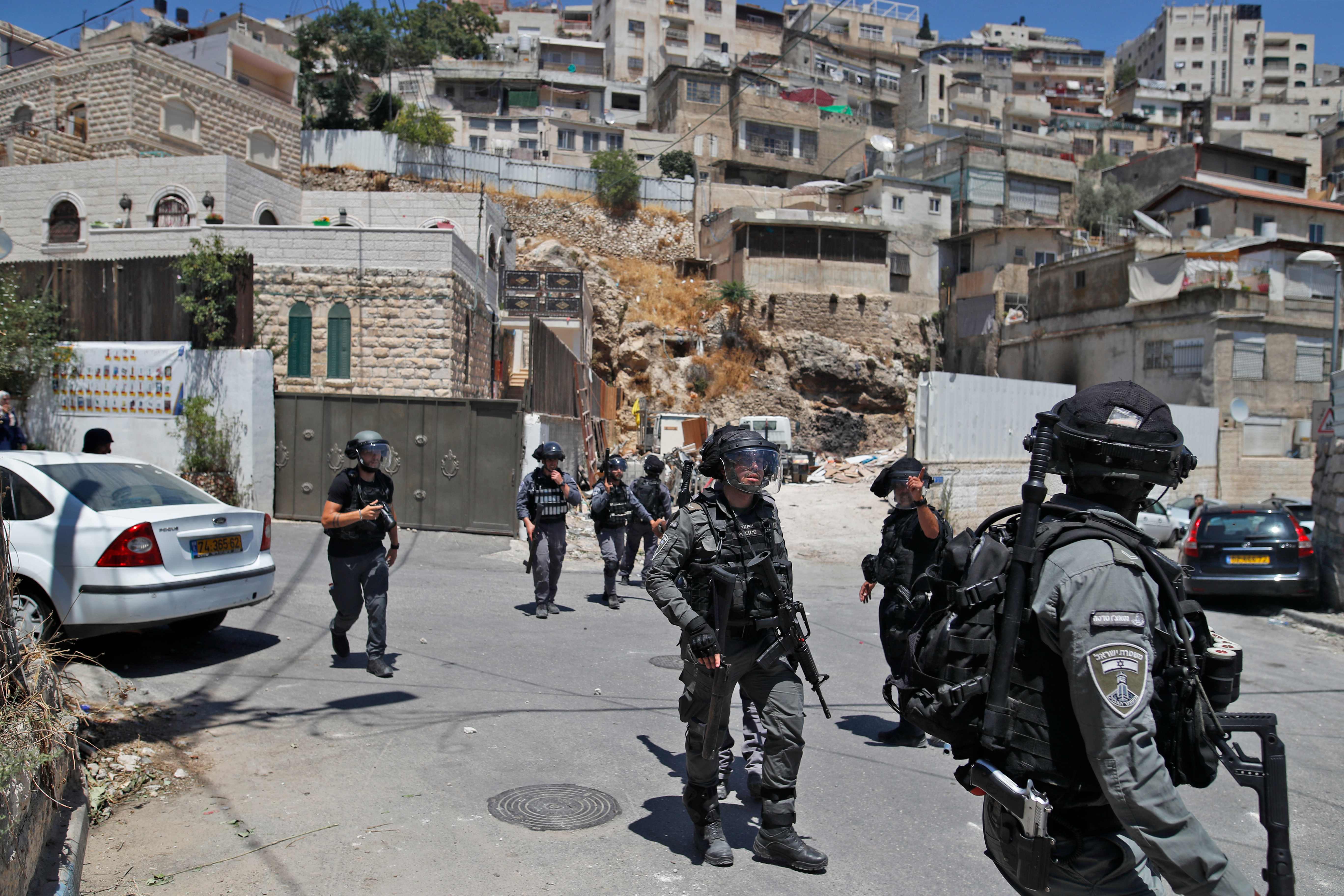 Tentara Israel berpatroli di kawasan pemukiman Israel di Jerusalem timur dan Tepi Barat yang dikuasainya.