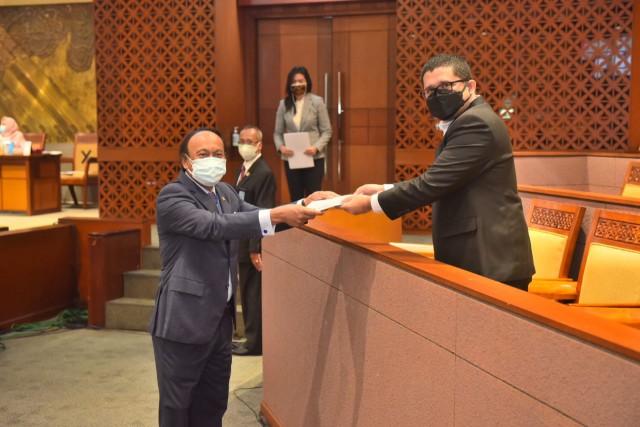 Wakil Ketua Banggar DPR RI Muhidin Mohamad Said  menyampaikan Rencana Anggaran Pendapatan dan Belanja Negara (RAPBN) 2022 kepada pemerintah.