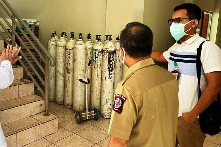 Sekretaris Daerah Muba Apriyadi mendatangi RSUD Sekayu untuk mengecek ketersediaan gas oksigen, Kamis (8/7).