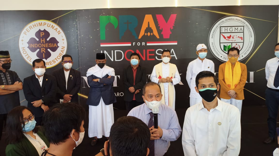 Doa bersama yang diadakan PHRI di Makassar.