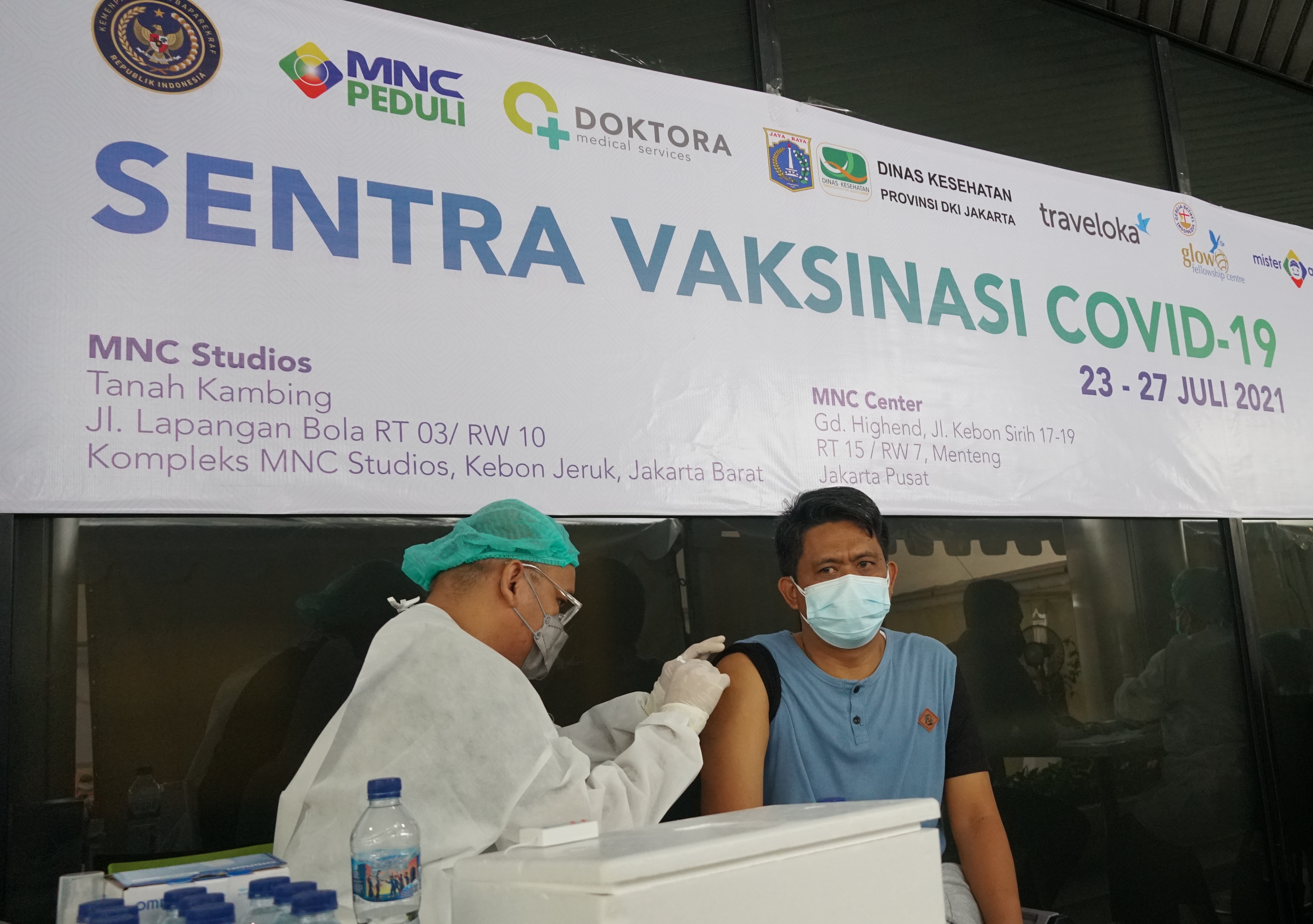 Kegiatan Sentra Vaksinassi Covdi-19 di di Kawasan MNC Studios, Kebon Jeruk, Jakarta Barat, pada 23-27 Juli 2021.
