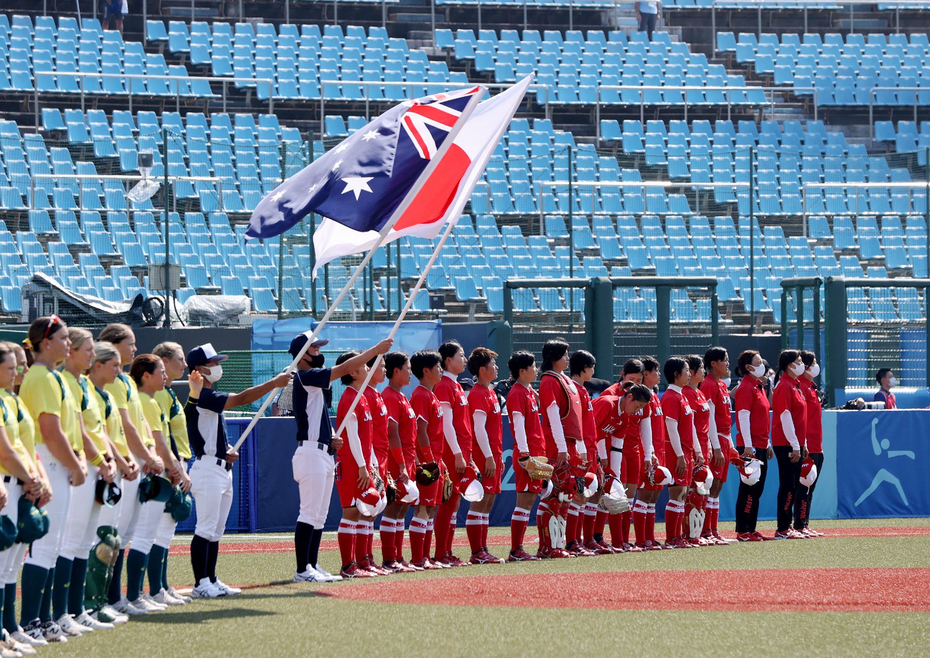 Timnas Jepang dan timnas Australia berhadapan di laga perdana sofbol Olimpiade 2020.